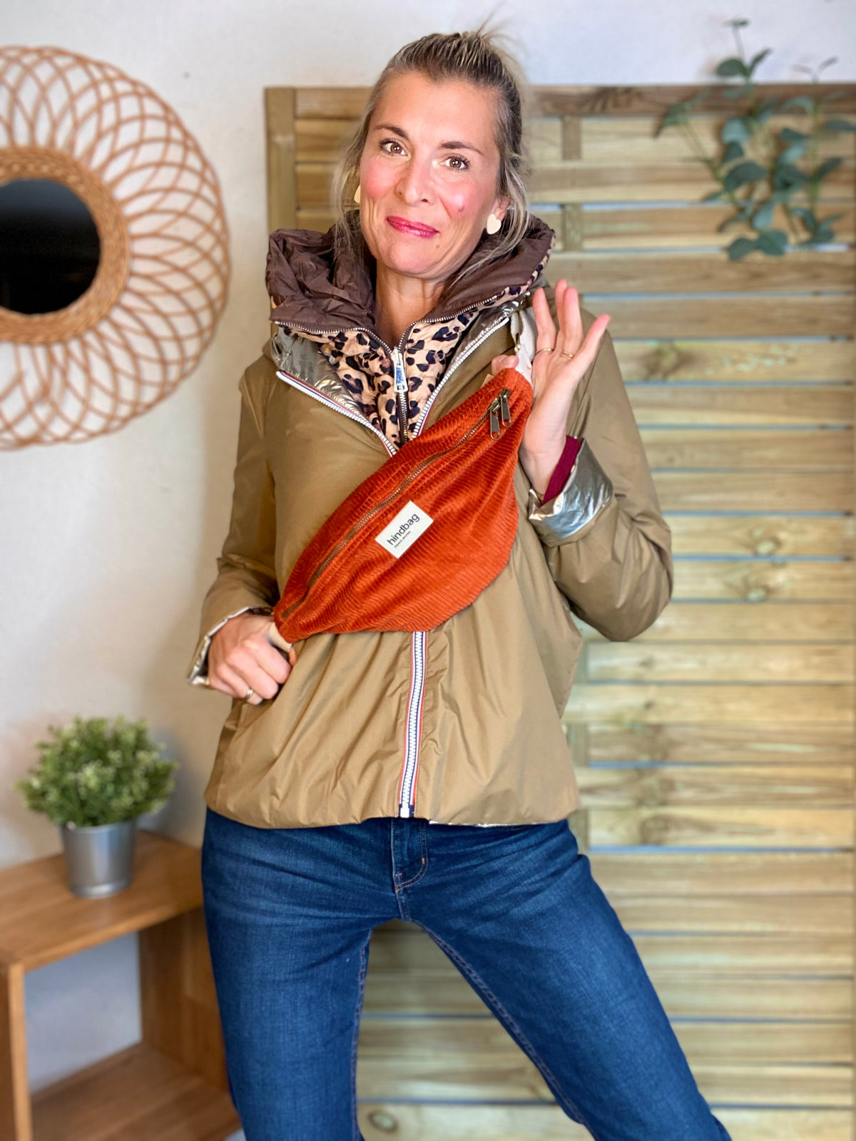 HINDBAG OLIVIA - Sac banane Velours Brique