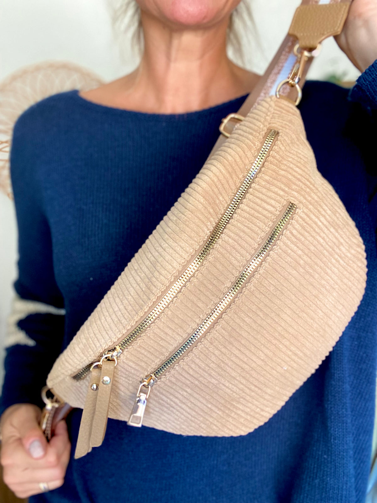 Sac banane XL en velours côtelé 2 zips et sangle fantaisie - WENDY - Camel clair