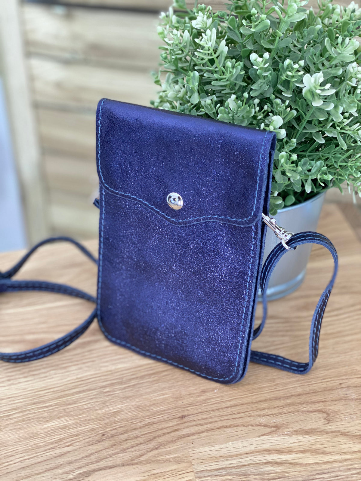 Pochette bandoulière en cuir irisé - FLORE - bleu marine (7 coloris)