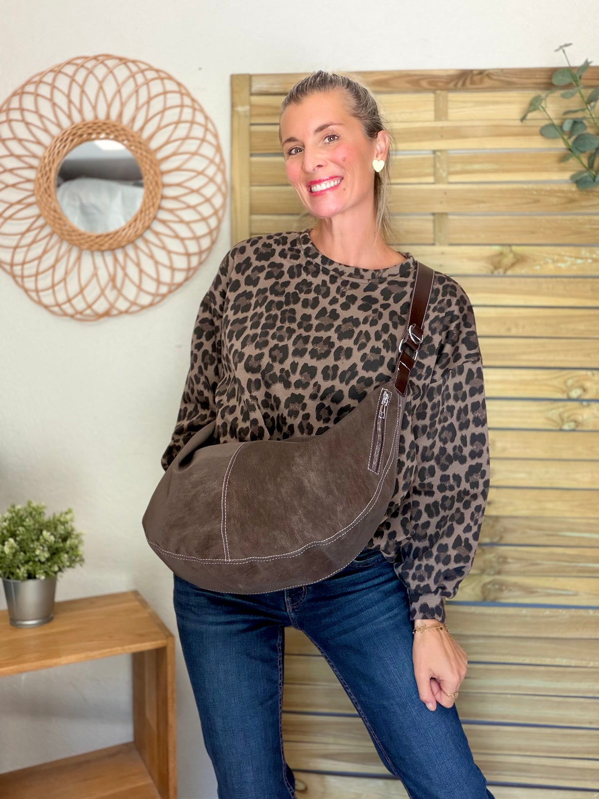 Sac besace XXL en simili cuir brossé - HAROLD Chocolat