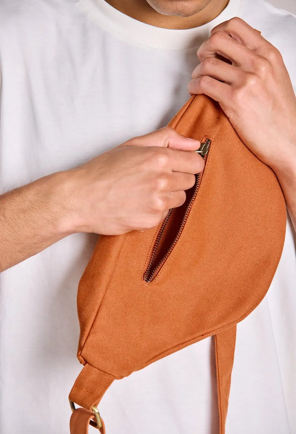 HINDBAG SASHA - Sac banane Sienne