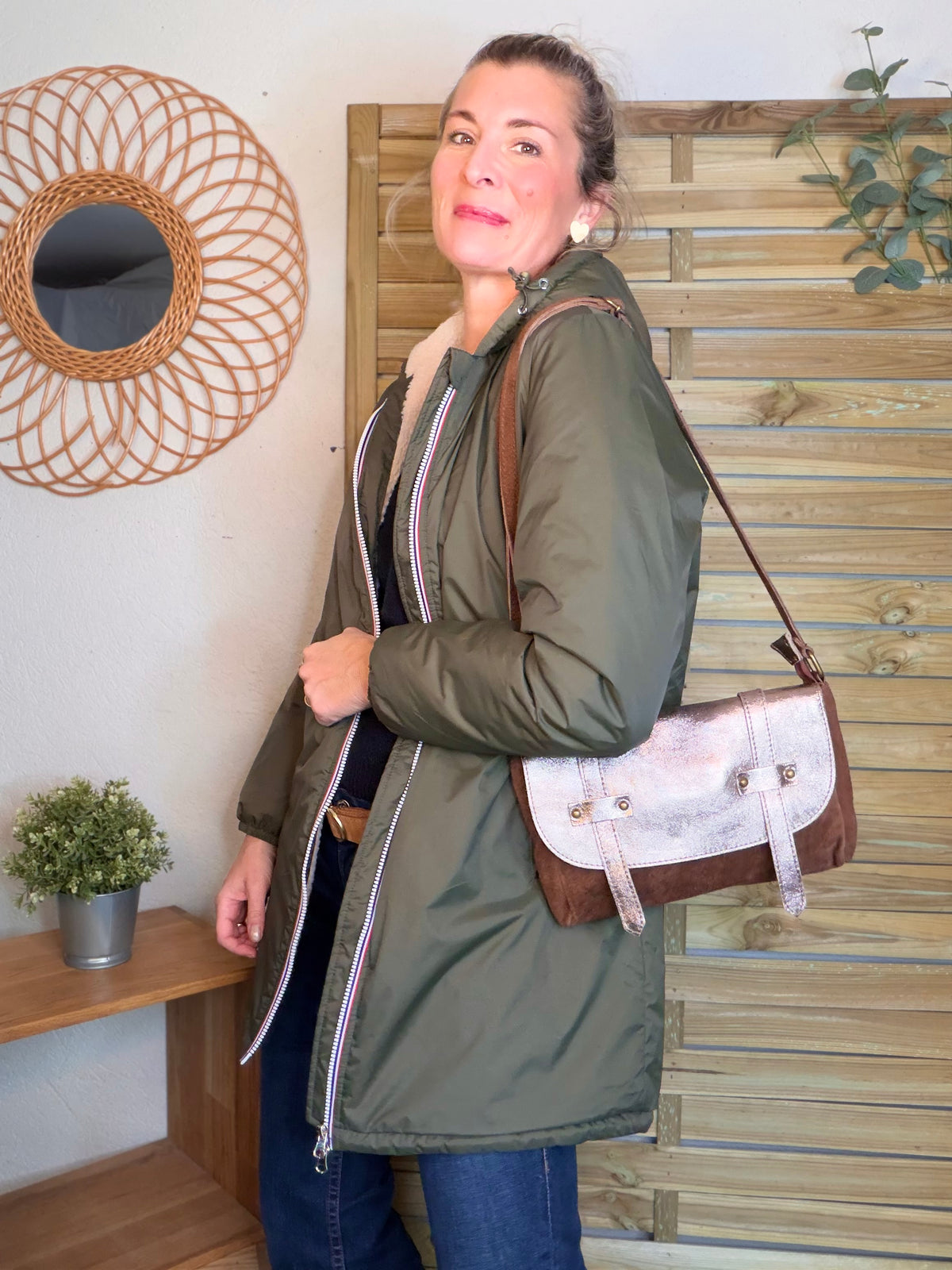 Sac bandoulière en cuir daim et irisé ESMÉE - Choco / Bronze
