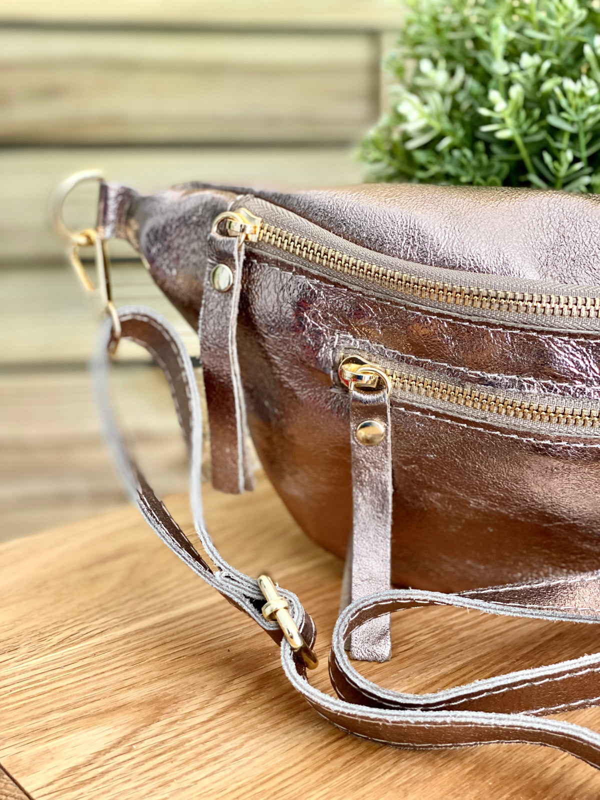 Sac banane en cuir irisé ERYN - Bronze (9 coloris)