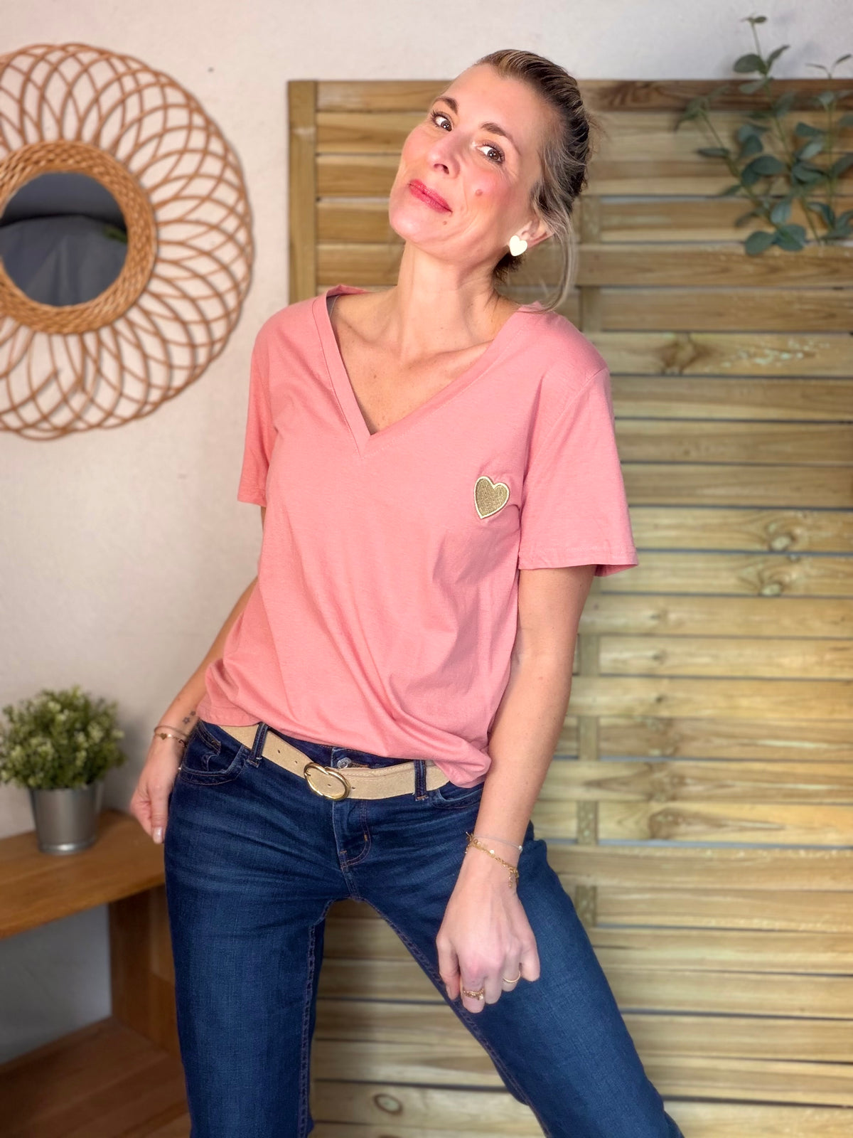 Tee shirt col V cœur brodé doré💛 DITA - FIN DE SÉRIE