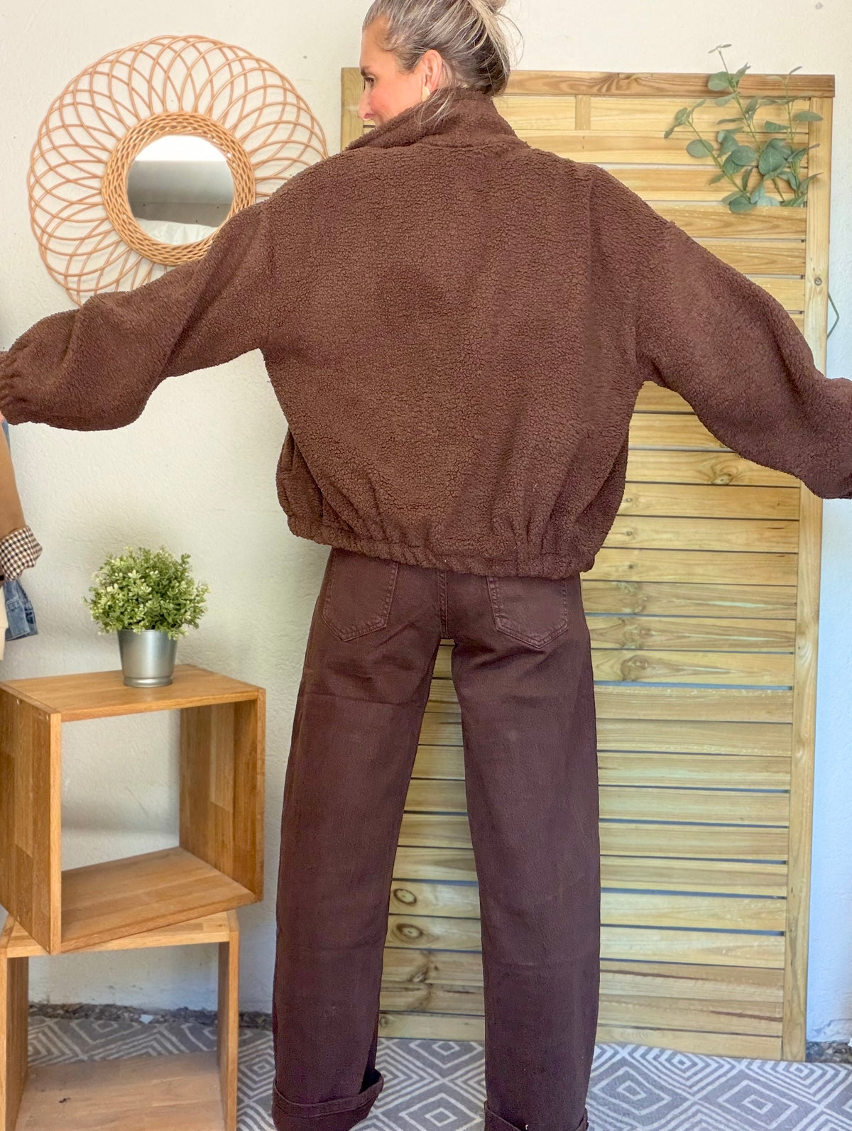 RÉASSORT PRÉVU MI NOVEMBRE • Pantalon Jean coupe barrel LÉON Chocolat