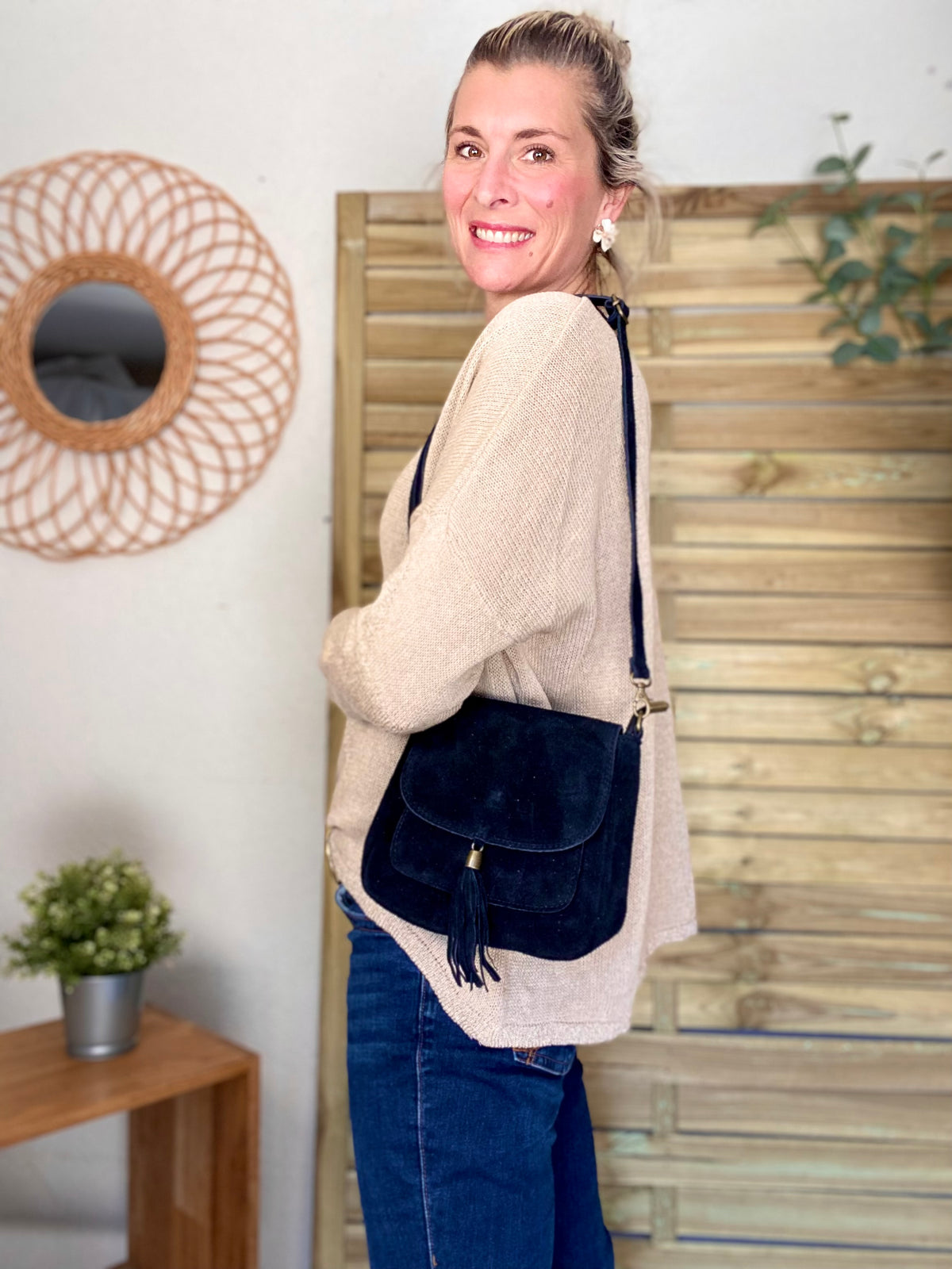 Sac bandoulière en cuir daim HORTENSE - Noir - FIN DE SÉRIE