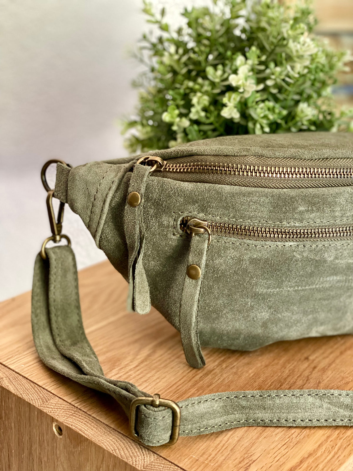Sac banane double poche en cuir daim - OPALINE - Vert sauge (kaki clair)