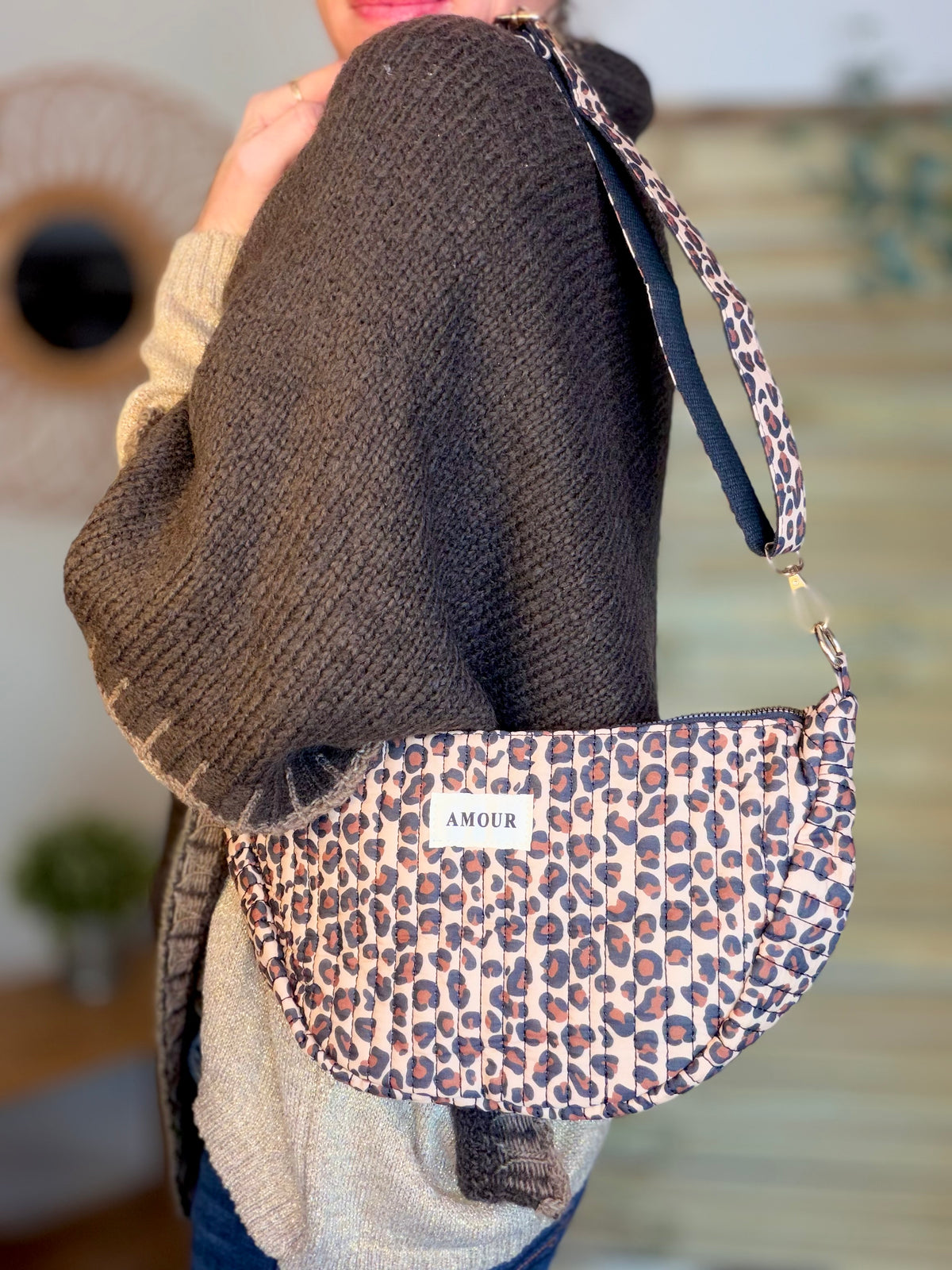 Sac demi-lune matelassé Amour JILL - Léo 🐆 - FIN DE SÉRIE