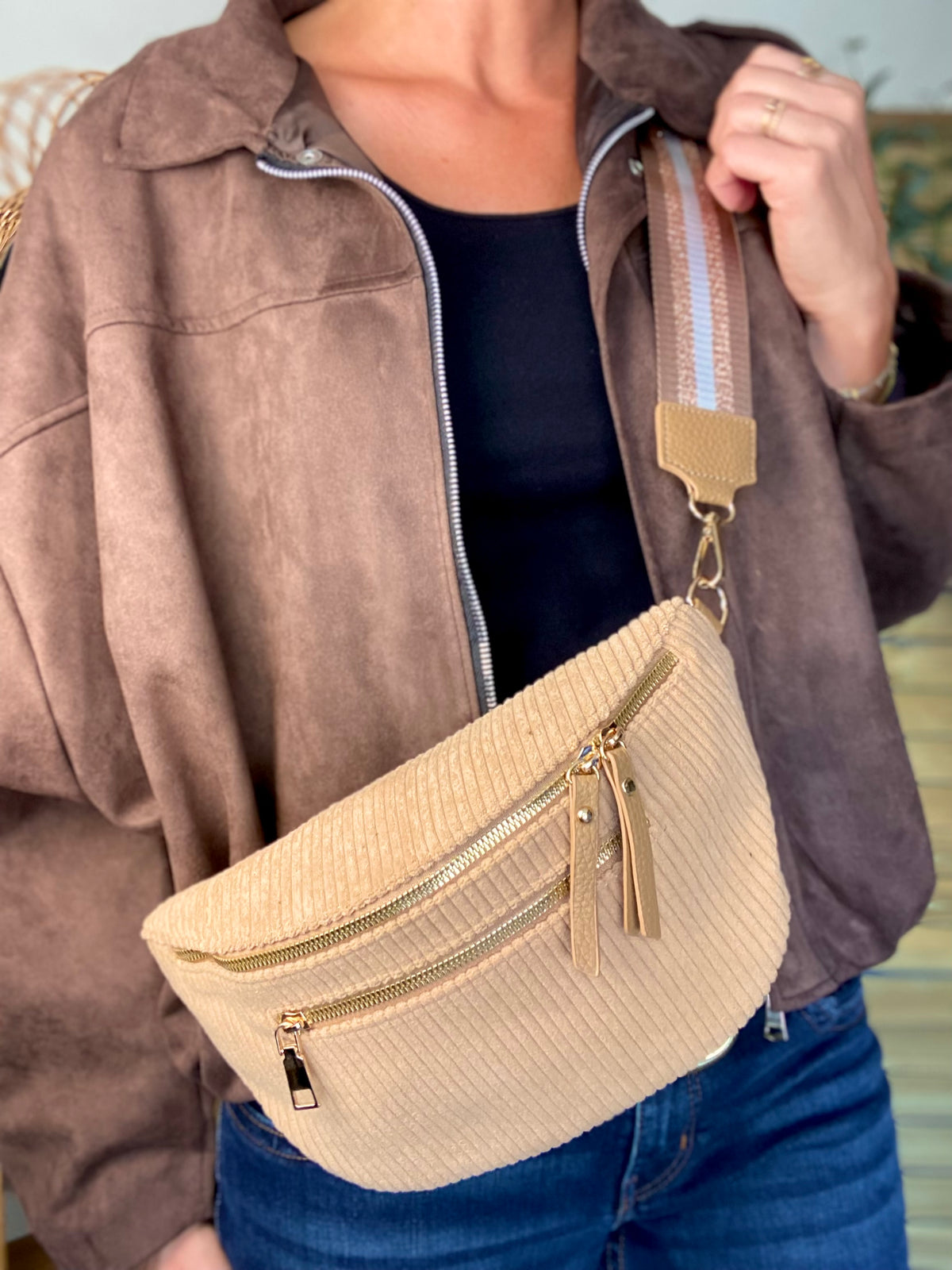 Sac banane L en velours côtelé 2 zips et sangle fantaisie - ASHLY - Camel clair • FIN DE SÉRIE