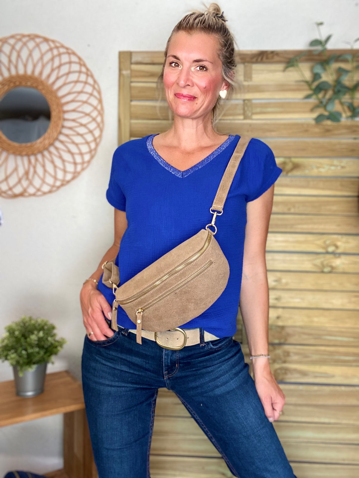 Sac banane en croûte de cuir + poche avant ALISON - Taupe