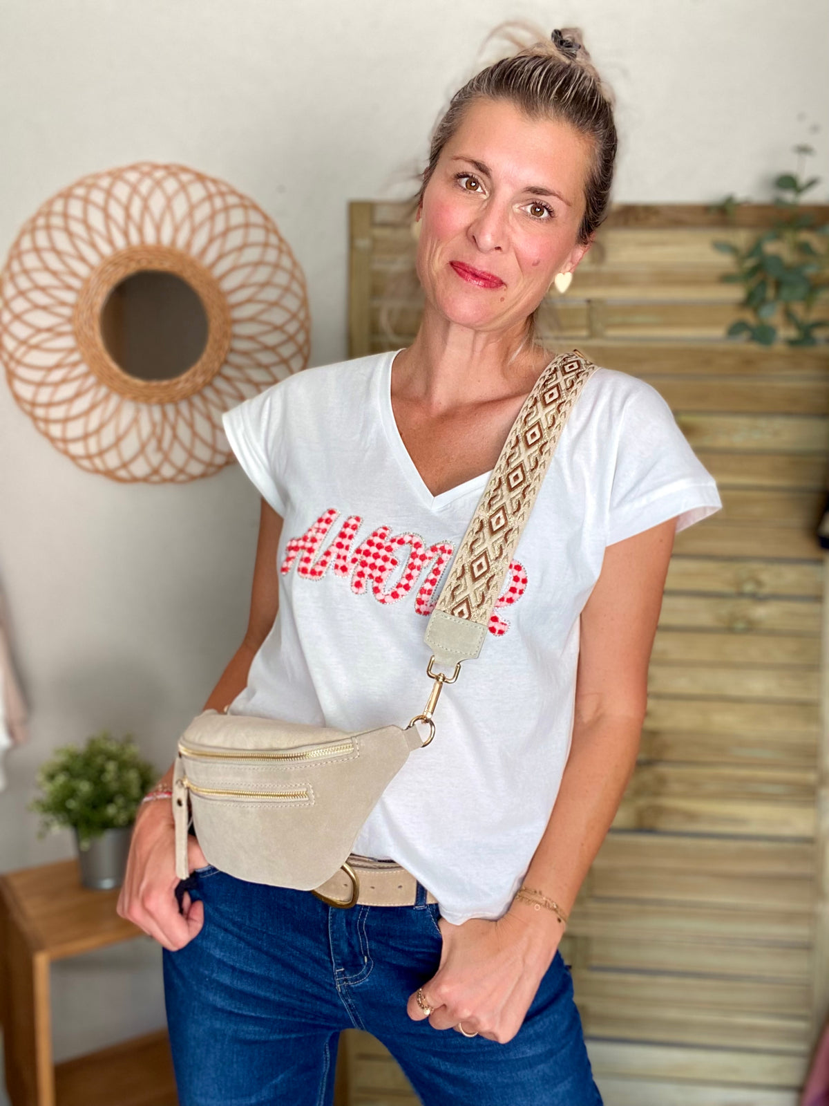 Sac banane avec poche avant, en cuir daim HOLLY - Beige • DÉSTOCKAGE