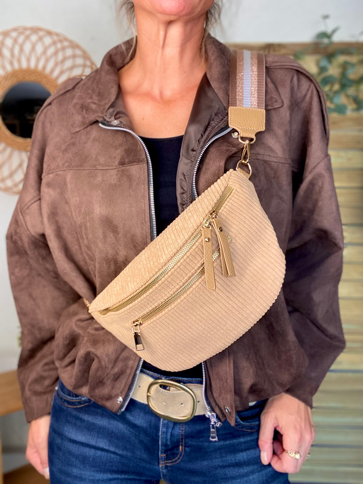Sac banane L en velours côtelé 2 zips et sangle fantaisie - ASHLY - Camel clair • FIN DE SÉRIE