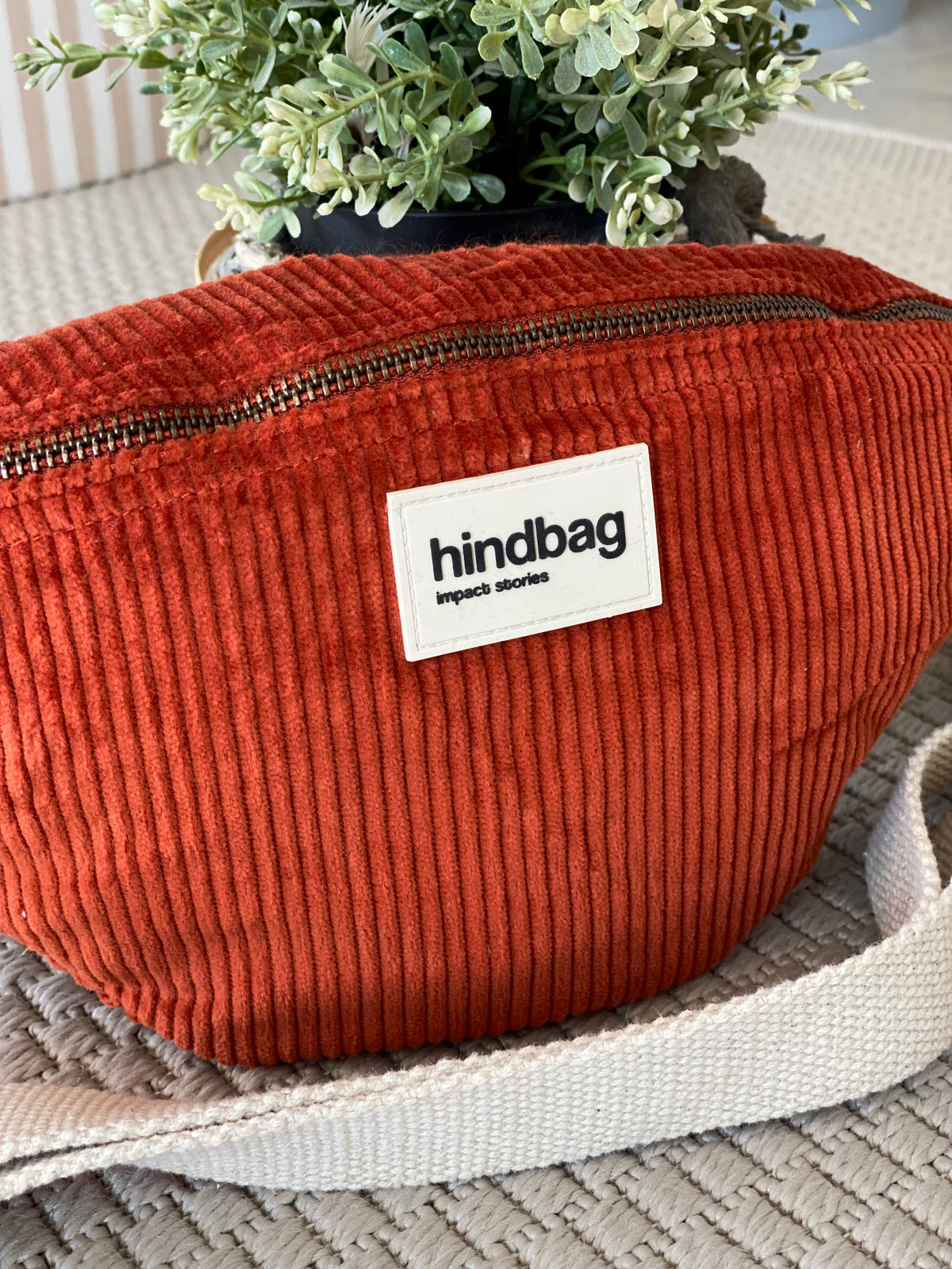 HINDBAG OLIVIA - Sac banane Velours Brique