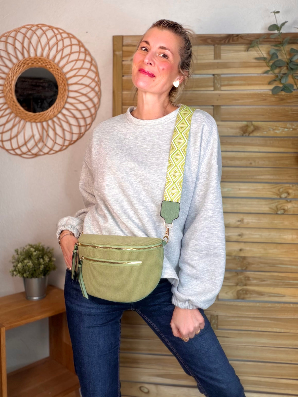 Sac banane en velours côtelé, sangle fantaisie - KATY - Vert sauge - FIN DE SÉRIE
