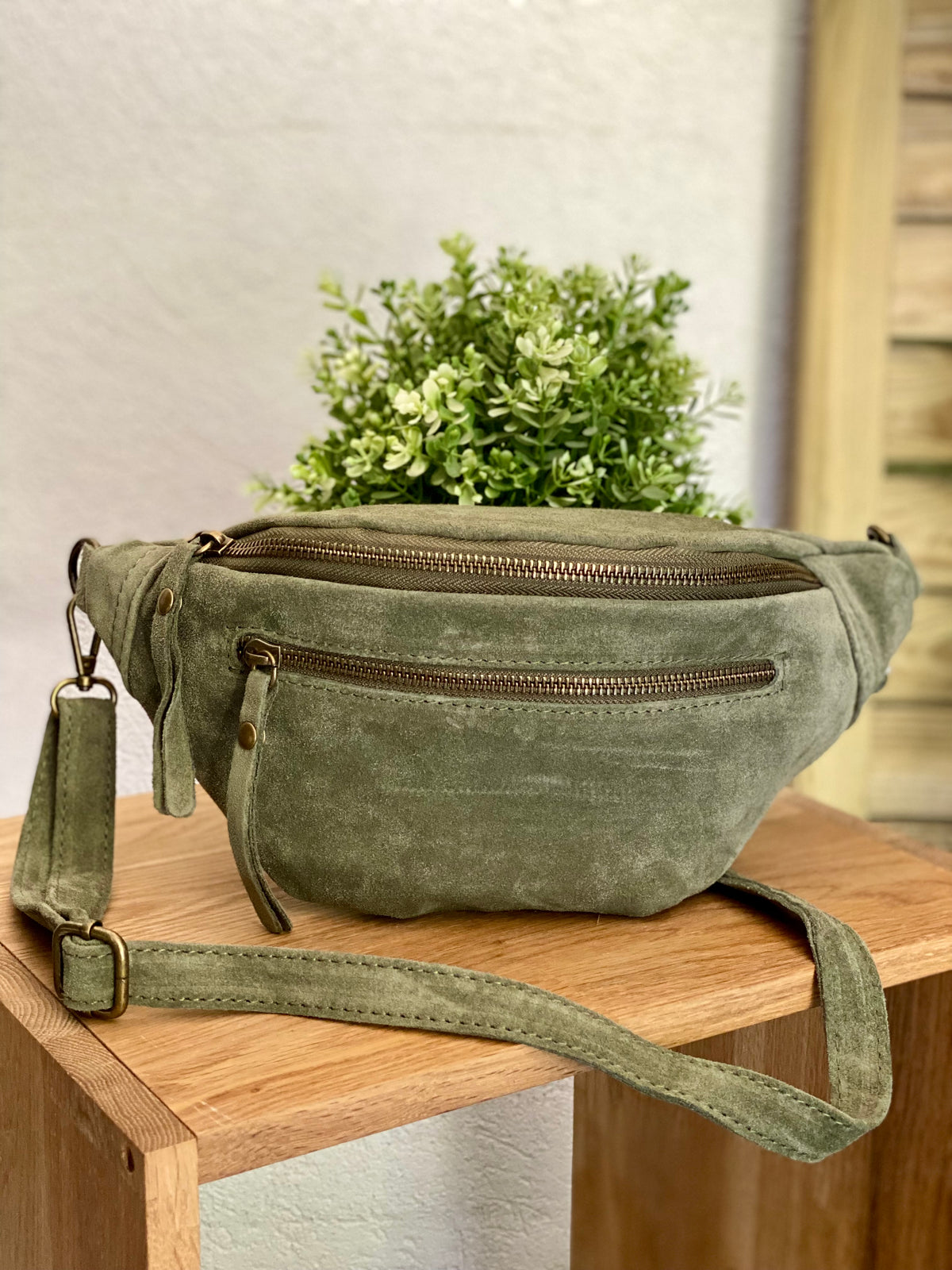 Sac banane double poche en cuir daim - OPALINE - Vert sauge (kaki clair)