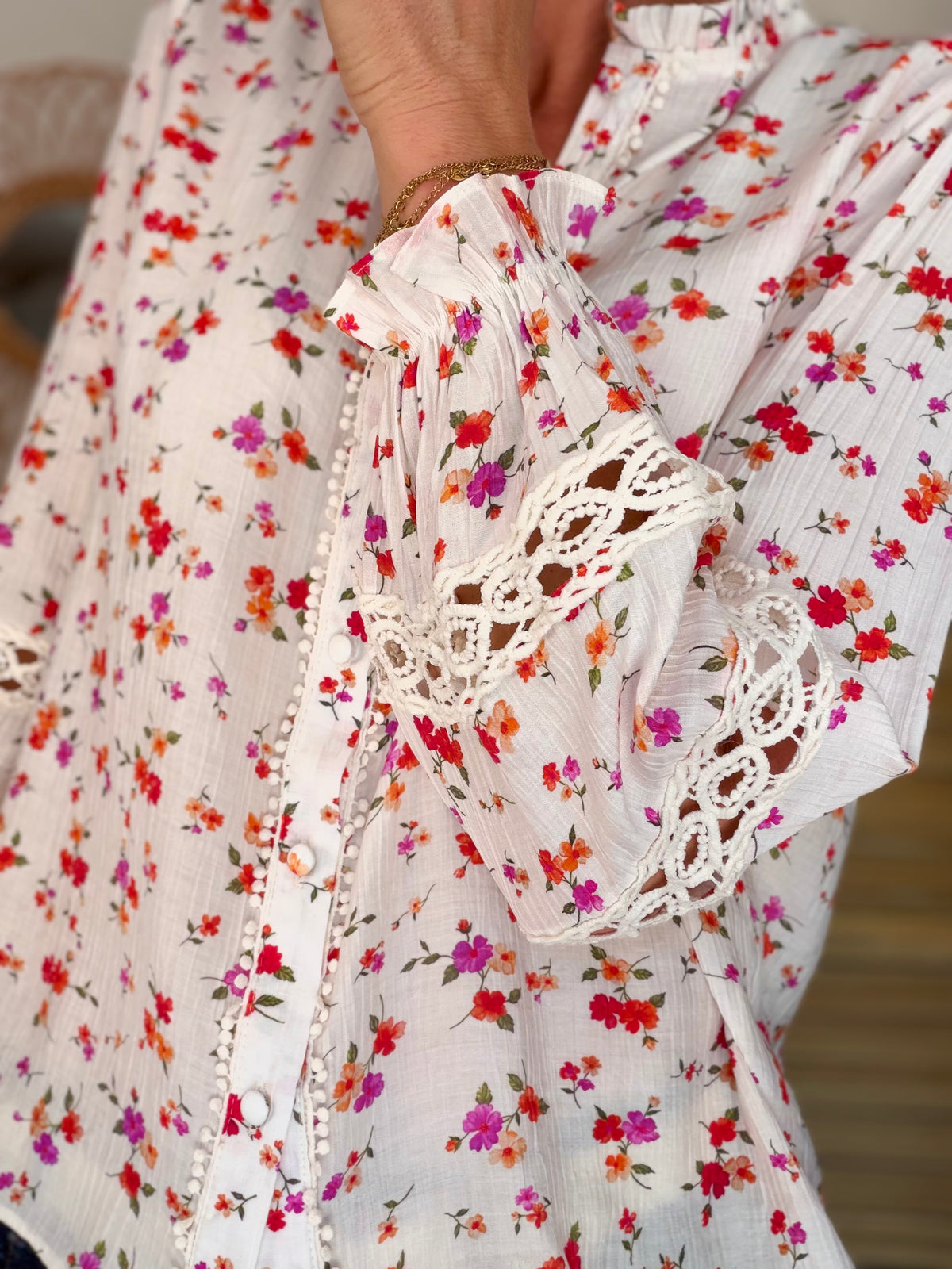 ⚡️ ARRIVAGE - Blouse fleurie corail, manches ajourées SERVANE