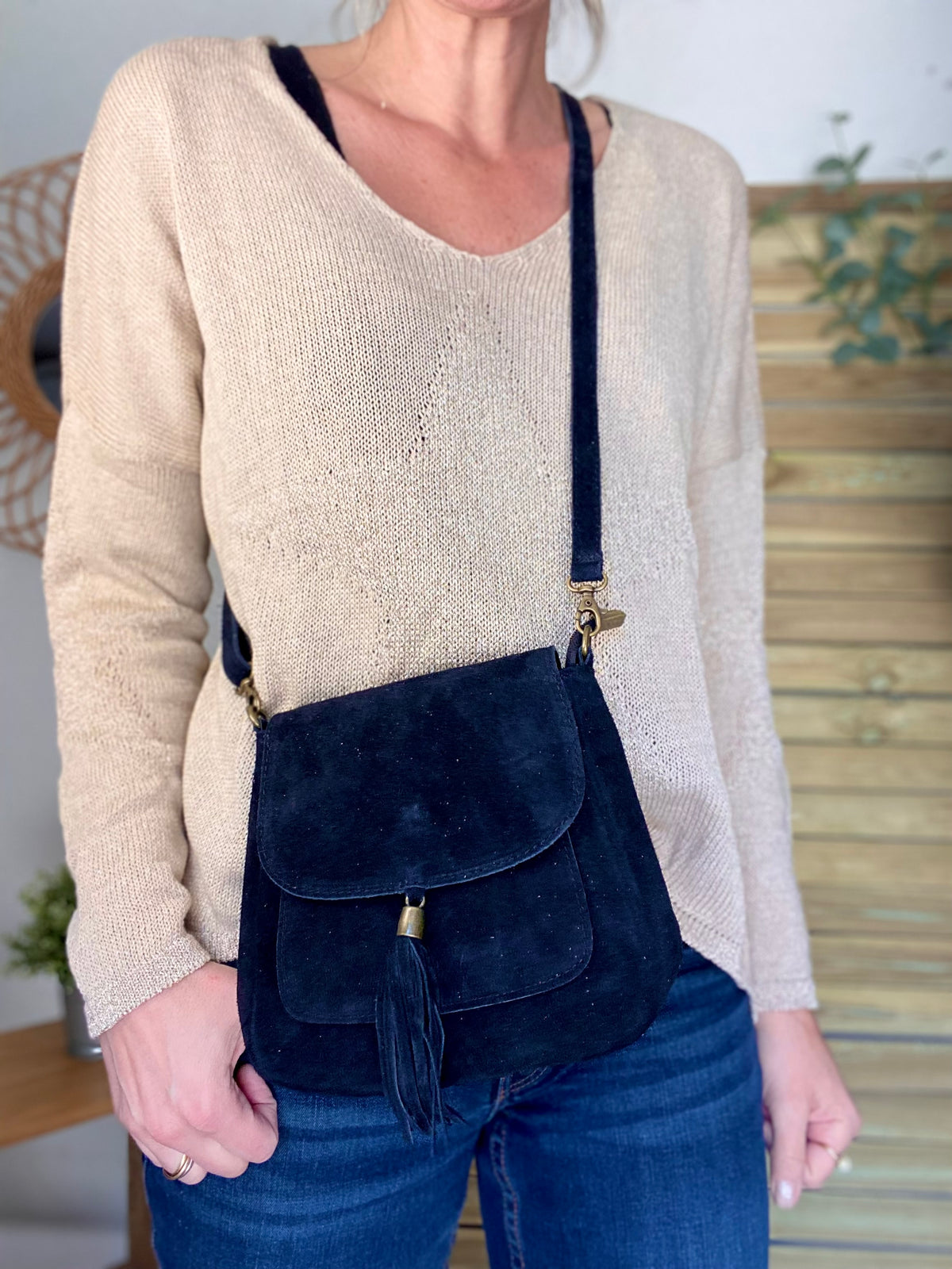 Sac bandoulière en cuir daim HORTENSE - Noir - FIN DE SÉRIE