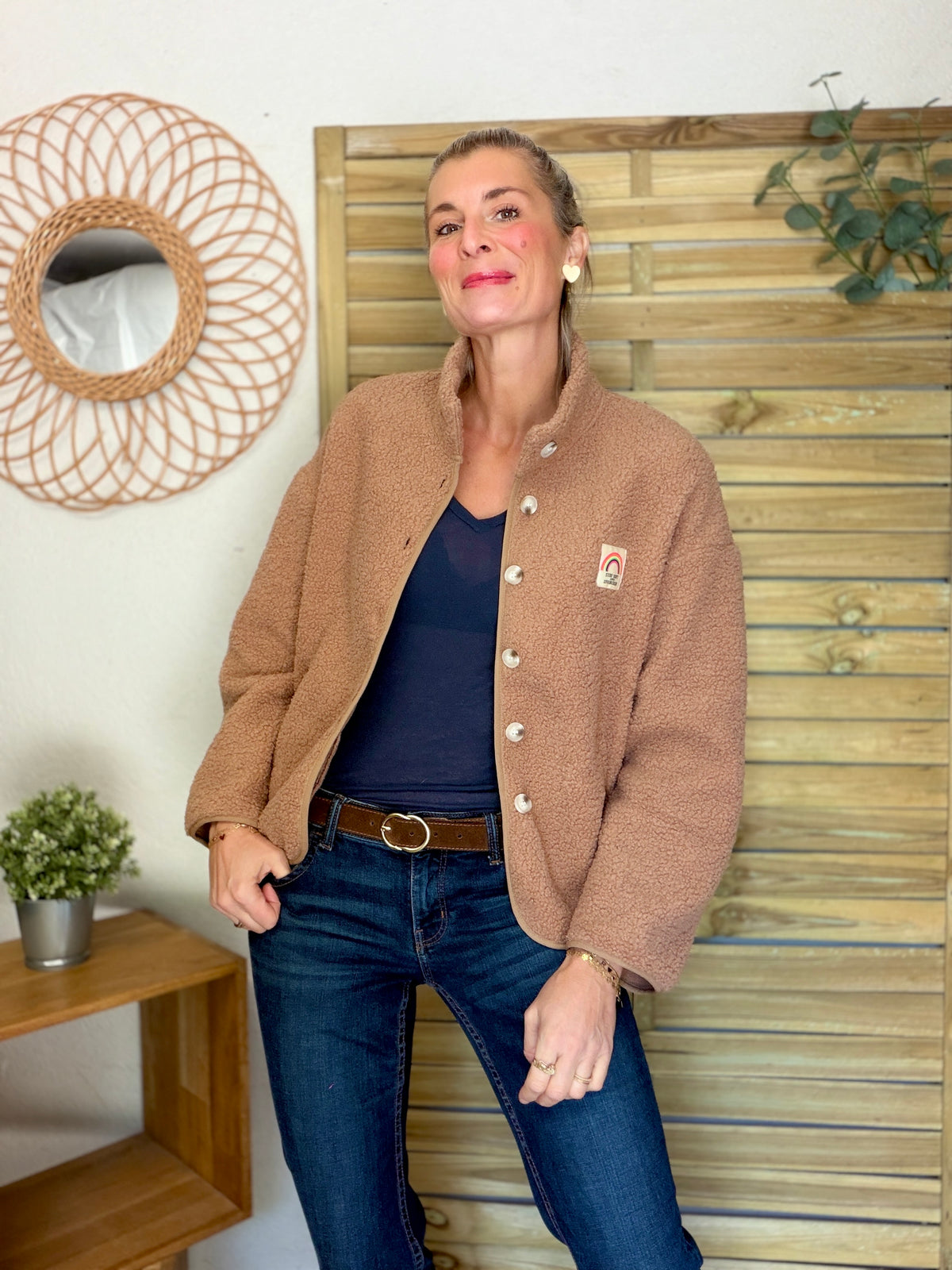 Veste Sherpa boutonnée écusson Arc-en-ciel ÉNORA Taupe rosé