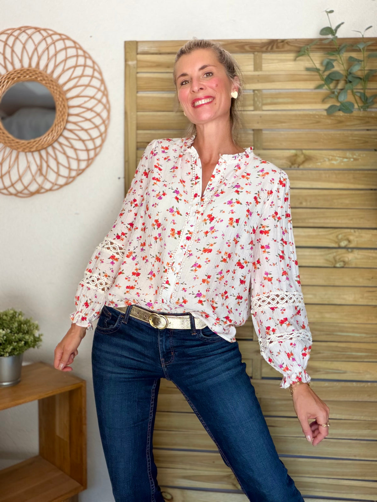 ⚡️ ARRIVAGE - Blouse fleurie corail, manches ajourées SERVANE