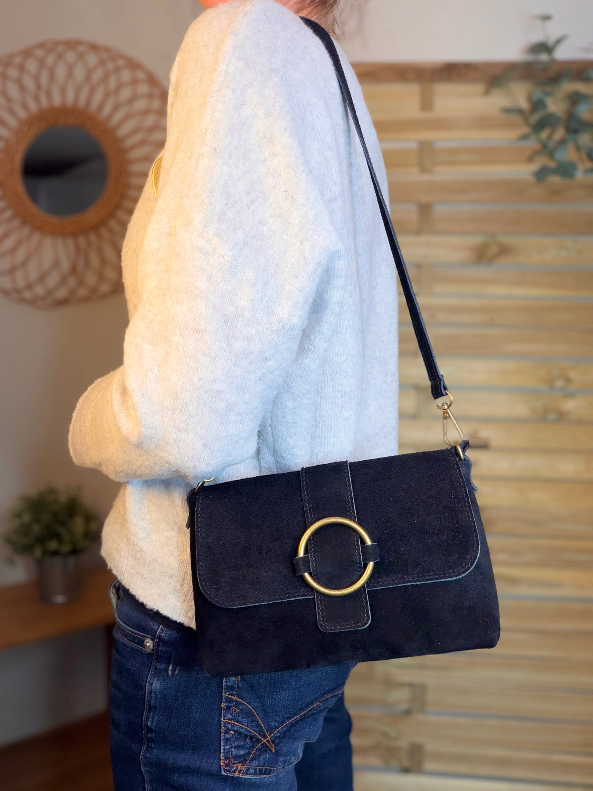 Sac bandoulière en croute de cuir BLAKE - Noir
