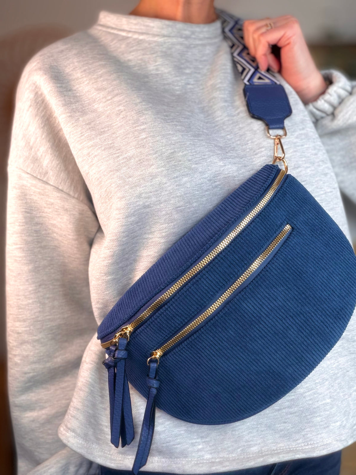 Sac banane en velours côtelé, sangle fantaisie - KATY - Bleu marine - FIN DE SÉRIE