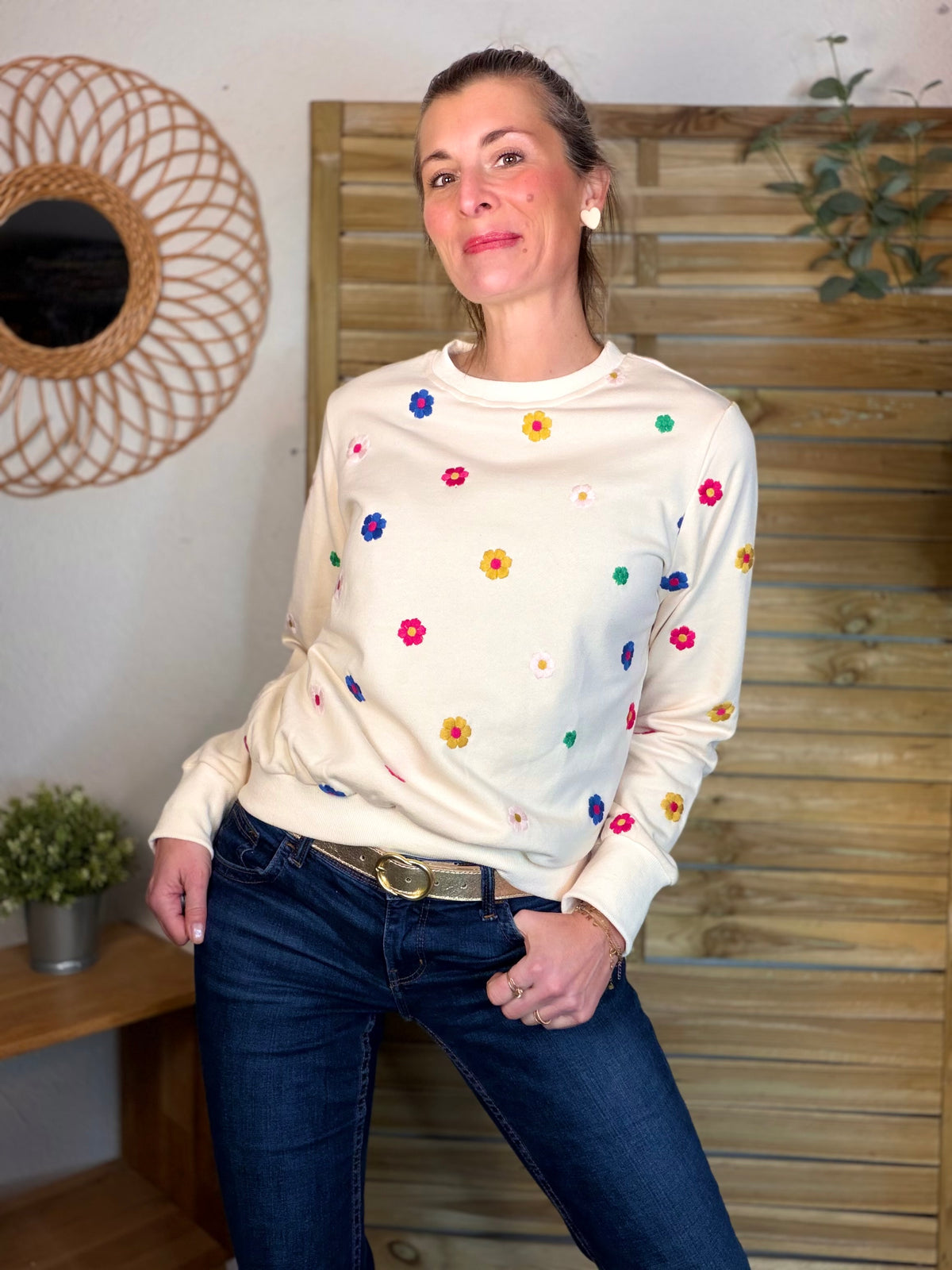 Sweat Beige fleurs multico brodés 🌸 ELISA - FIN DE SÉRIE