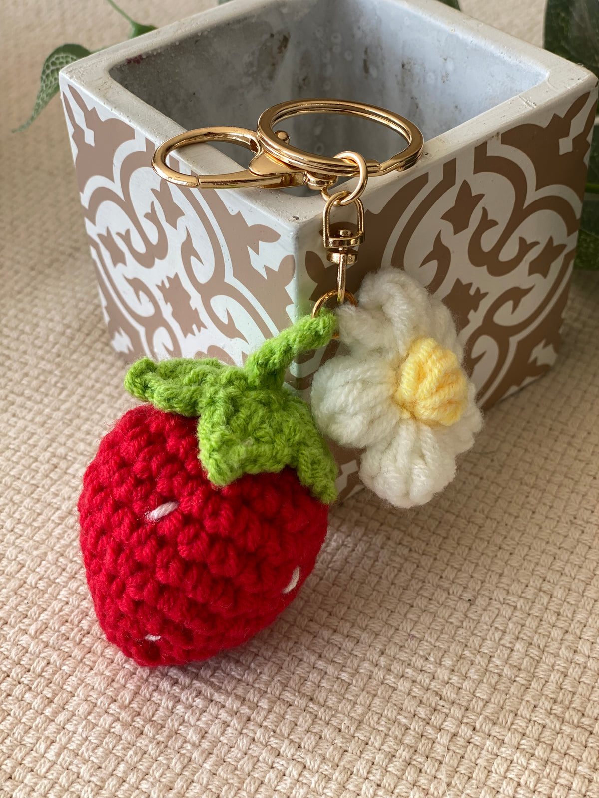 Porte-clefs Grigri en crochet ANATOLE
