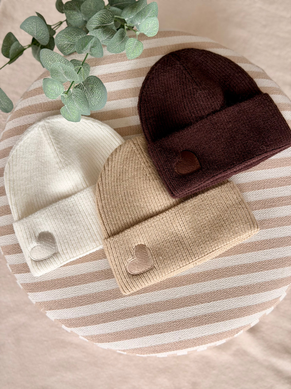 Bonnet avec écusson cœur ARTHUR (Femme et enfant) - FIN DE SÉRIE