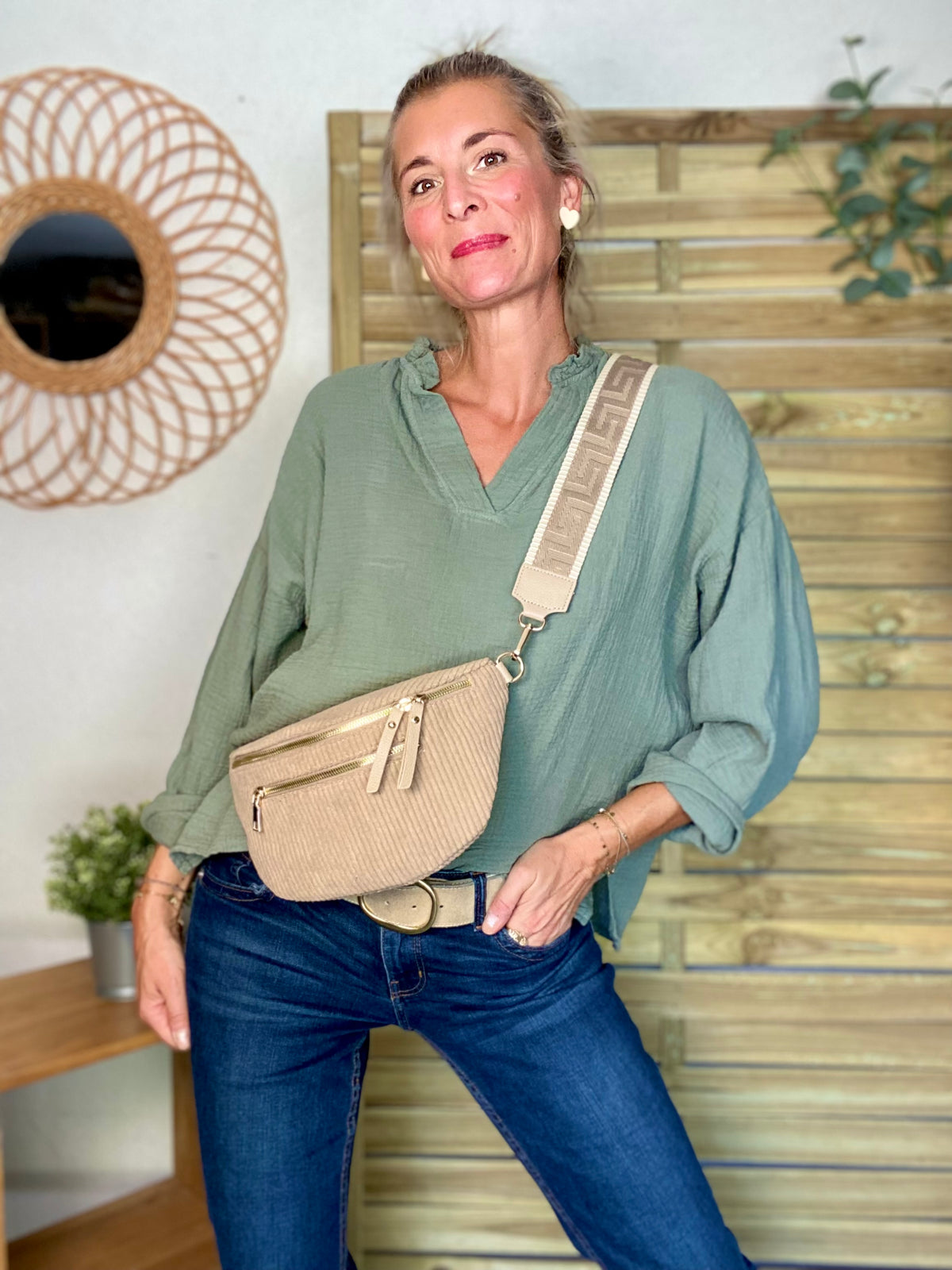 Sac banane L en velours côtelé 2 zips et sangle fantaisie - ASHLY - Beige taupe • FIN DE SÉRIE