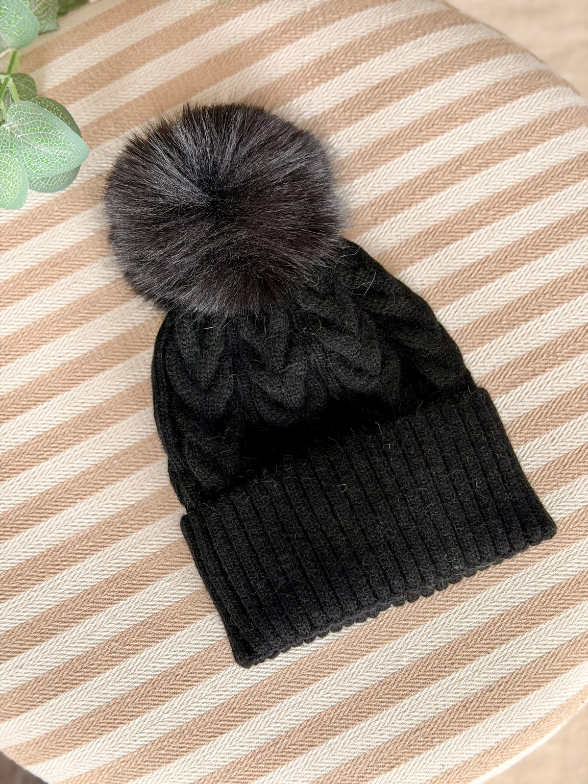 Bonnet torsadé en laine avec pompon JULES - FIN DE SÉRIE