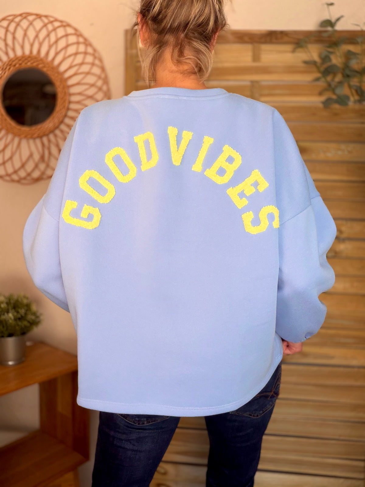 Sweat molleton oversized GOOD VIBES - MIKA Bleu ciel / Jaune - FIN DE SÉRIE
