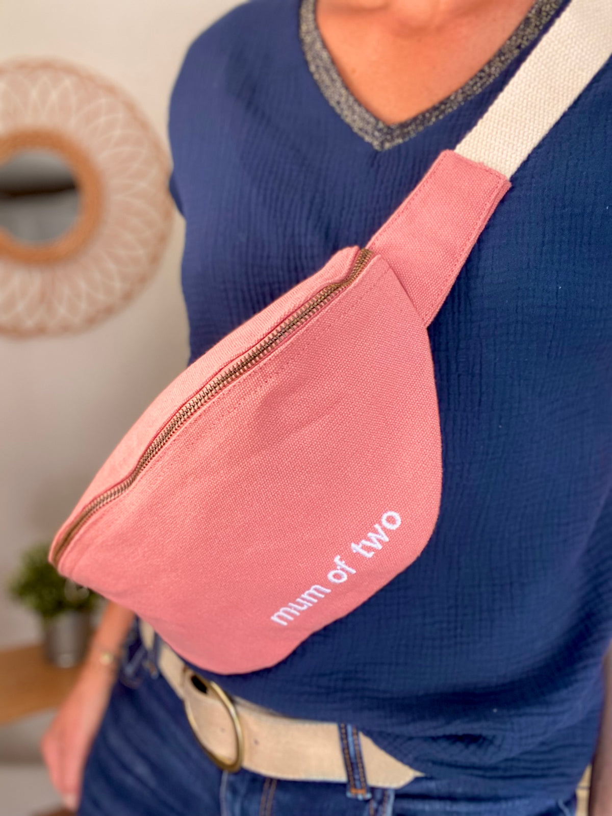 Sac banane en toile MUM OF - Rose - FAMILY IMPACT STORIES - FIN DE SÉRIE
