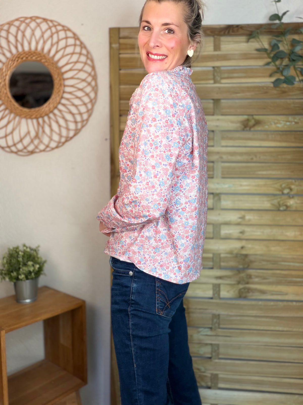 Chemise imprimée Liberty rose clair, col volanté SOLANE (DÉSTOCKAGE sur Taille S)