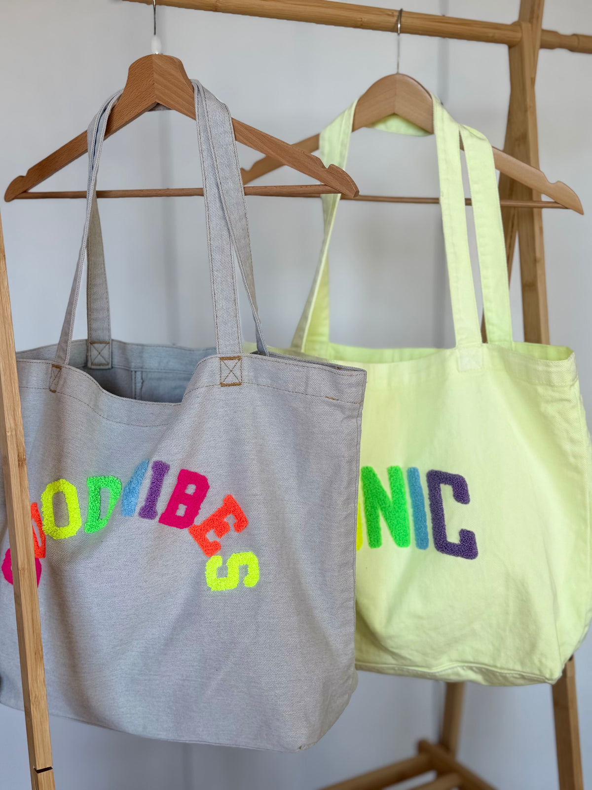 Grand cabas Tote bag GOOD VIBES Jean bleu delavé VANINA - FIN DE SÉRIE