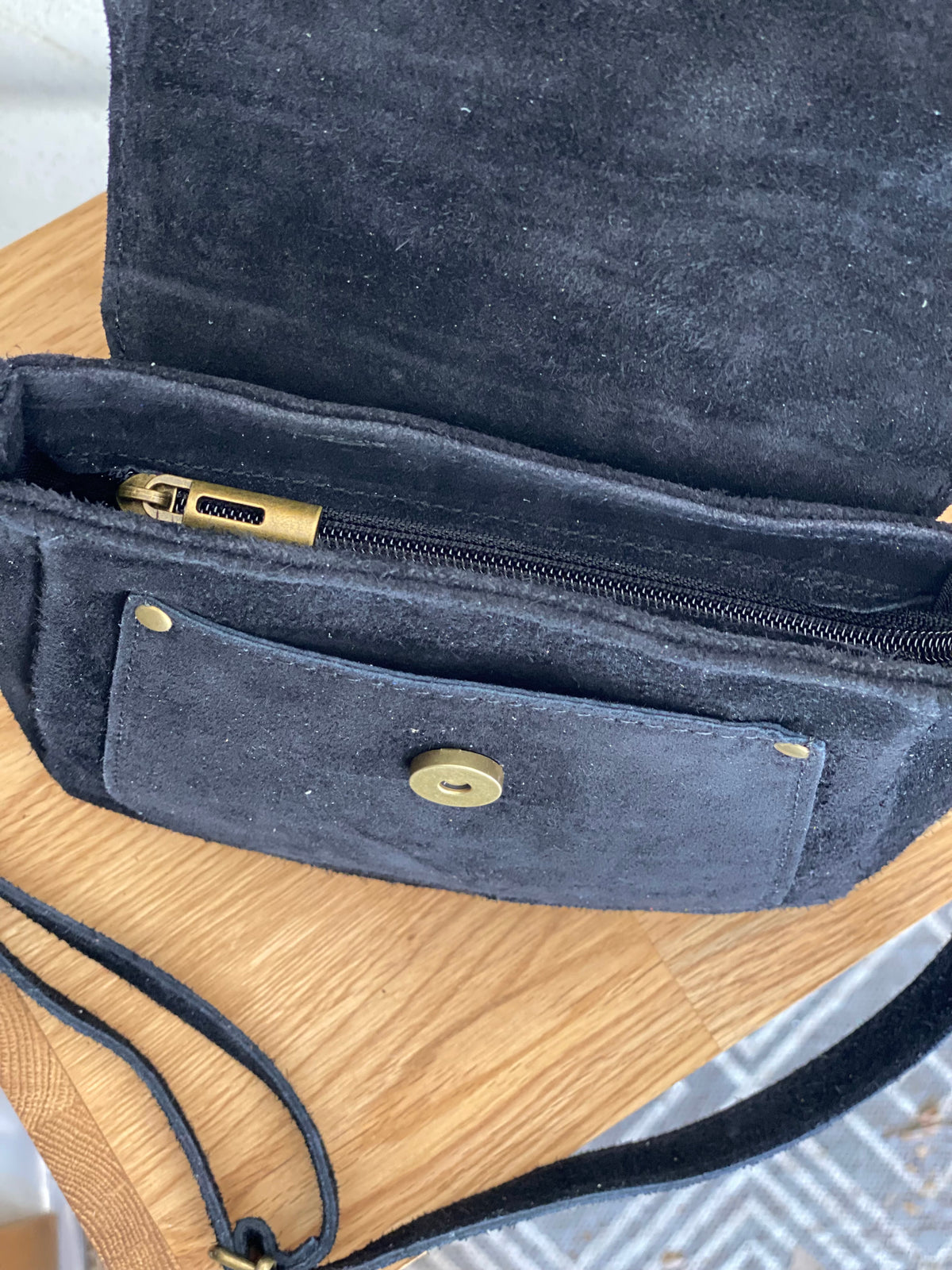 Sac bandoulière en cuir daim HORTENSE - Noir - FIN DE SÉRIE