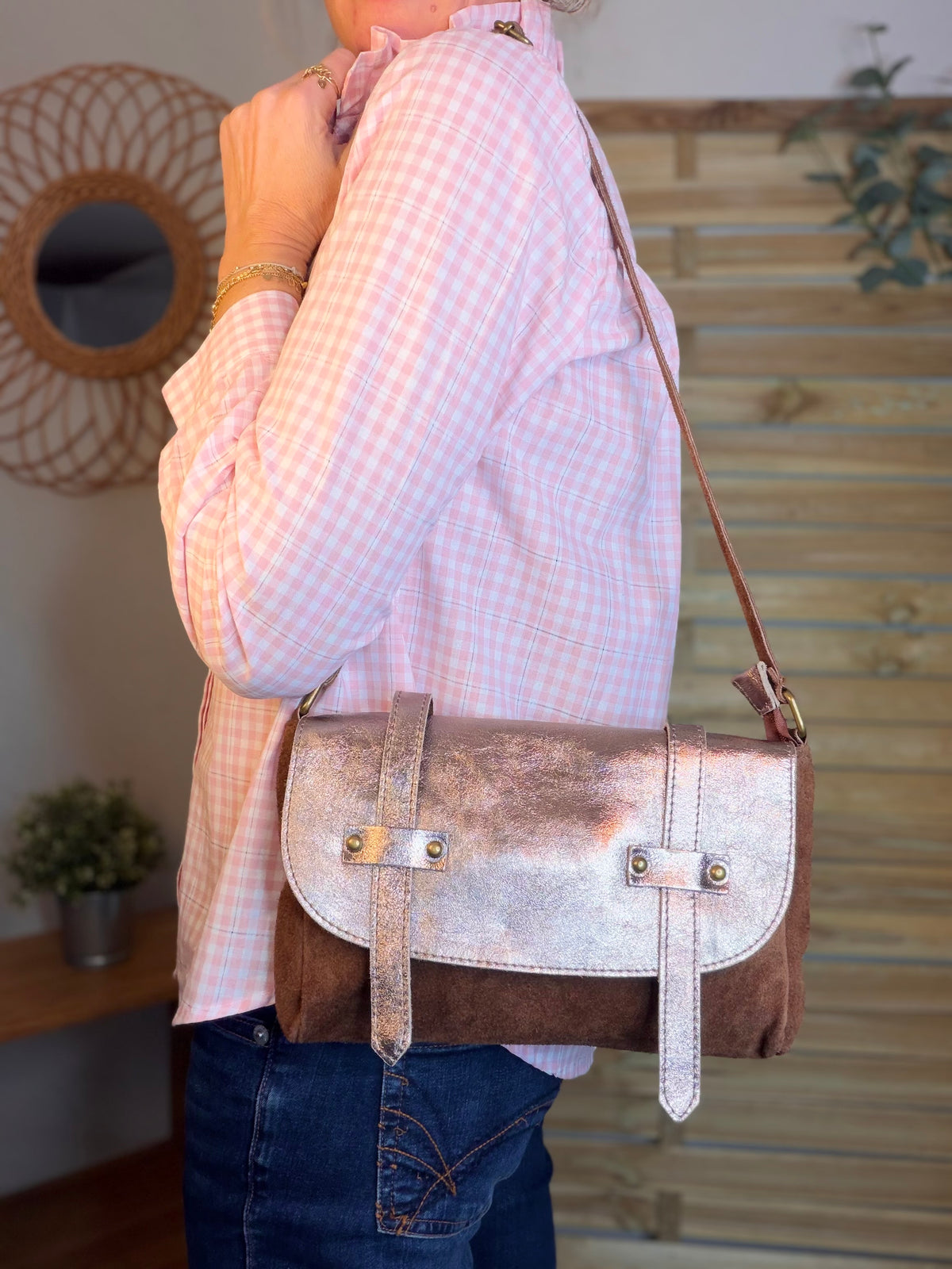 Sac bandoulière en cuir daim et irisé ESMÉE - Choco / Bronze