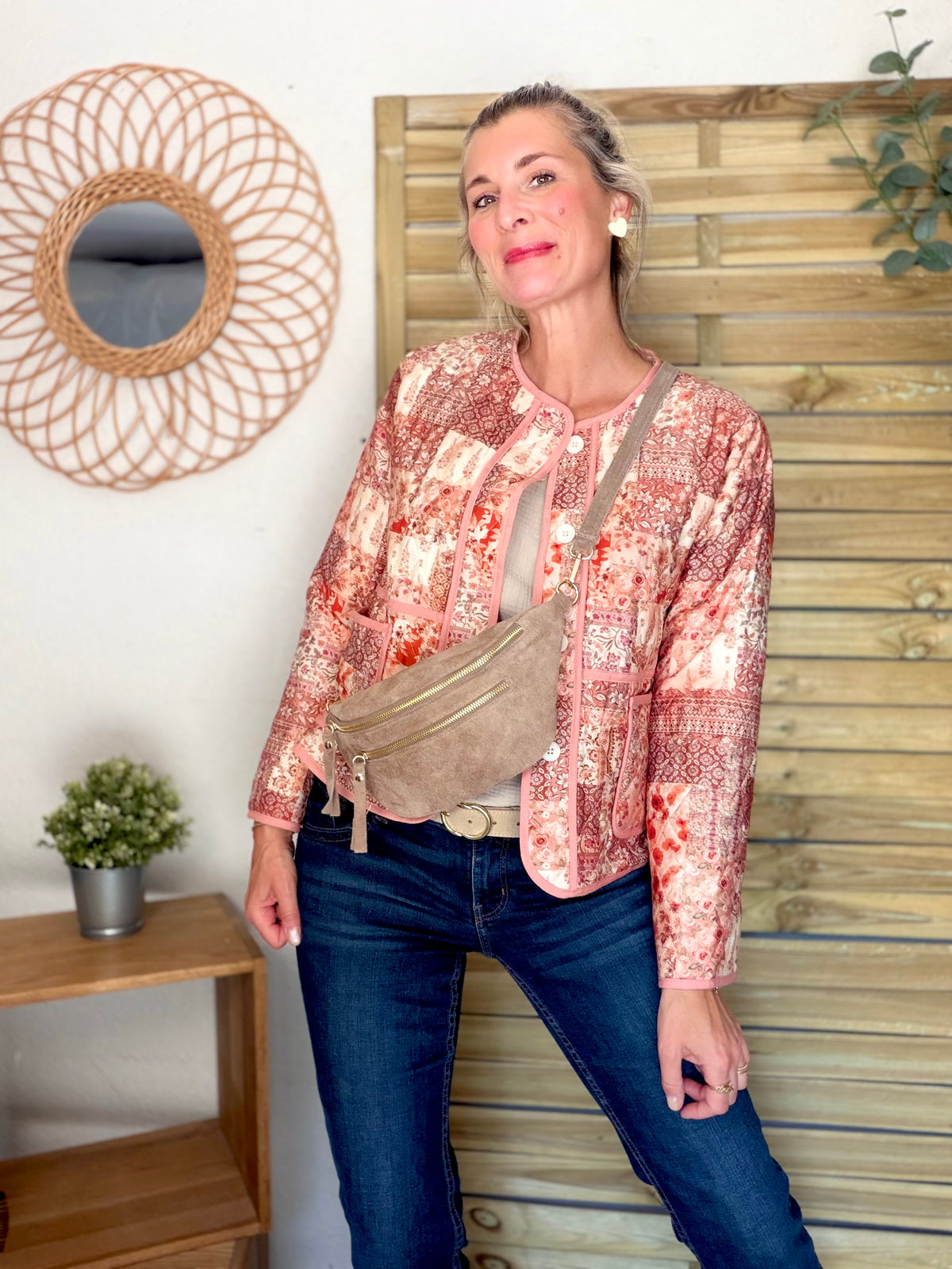 Sac banane avec poche avant, en cuir daim HOLLY - Taupe (foncé)