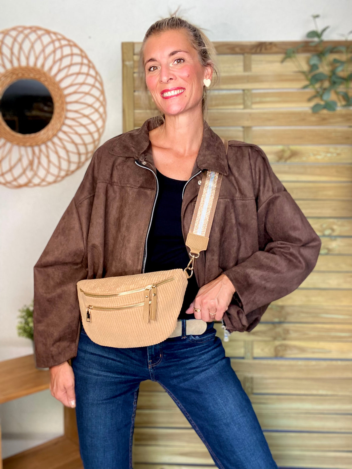 Sac banane L en velours côtelé 2 zips et sangle fantaisie - ASHLY - Camel clair • FIN DE SÉRIE