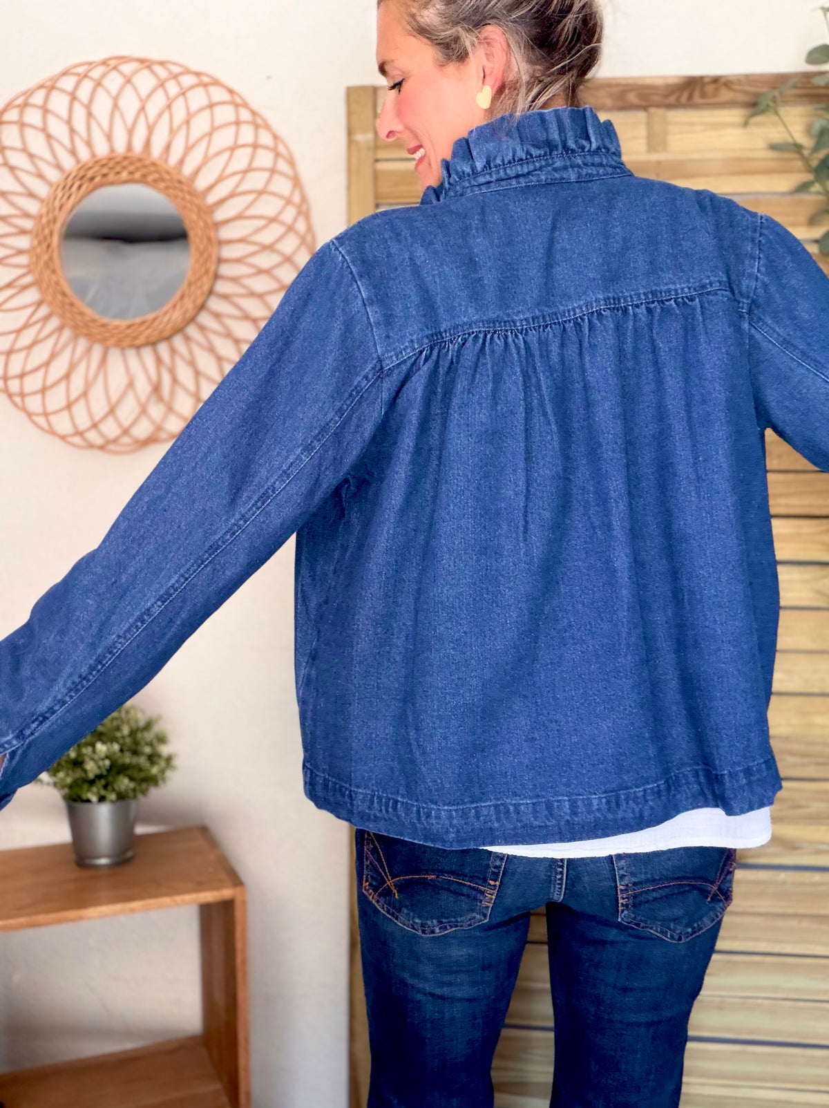 Veste courte légère col volanté JUNON Jean brut