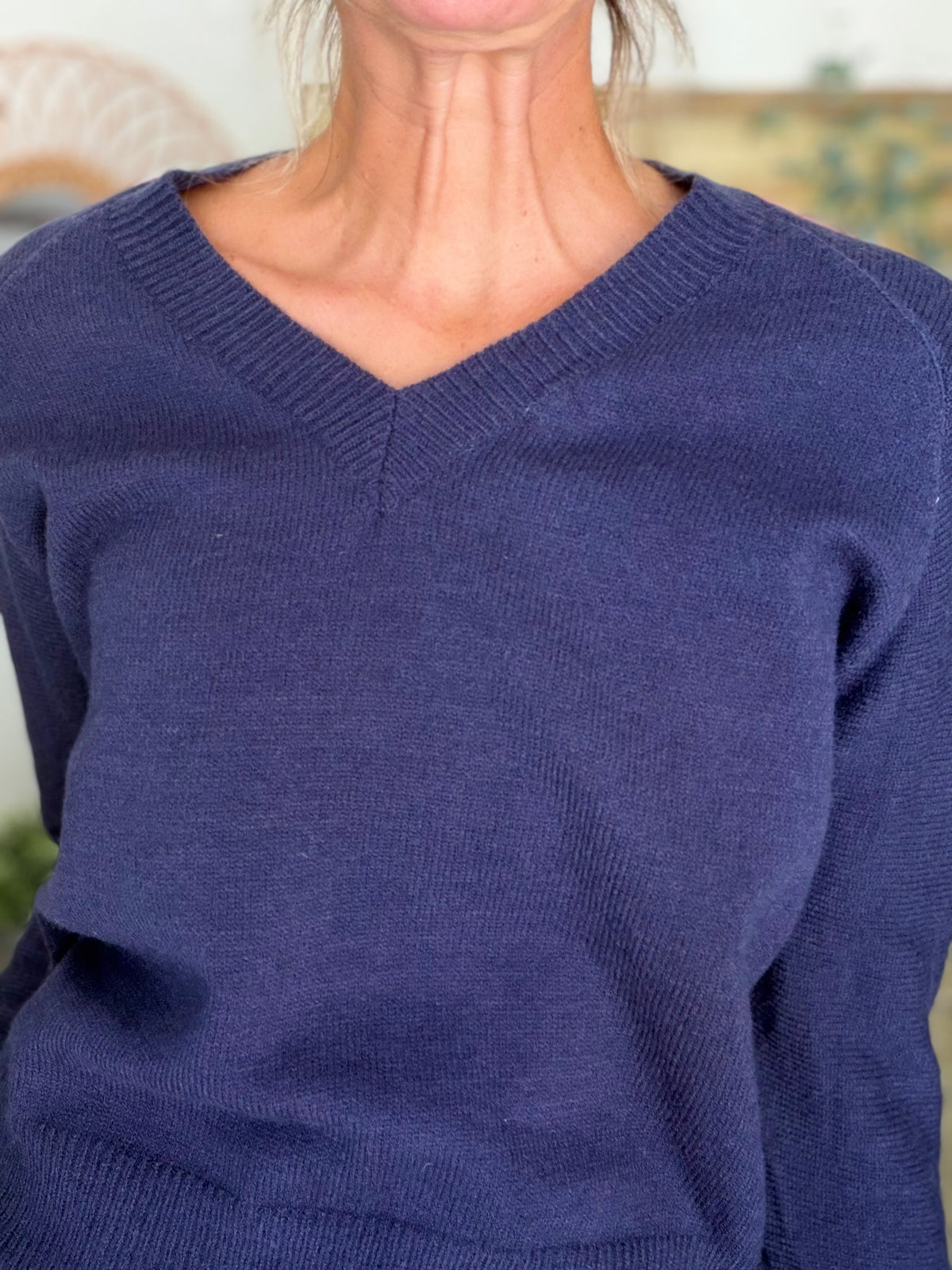 Pull épais avec bandes arc-en-ciel, col V - RAINBOW 🌈 Bleu marine - Winter 2026
