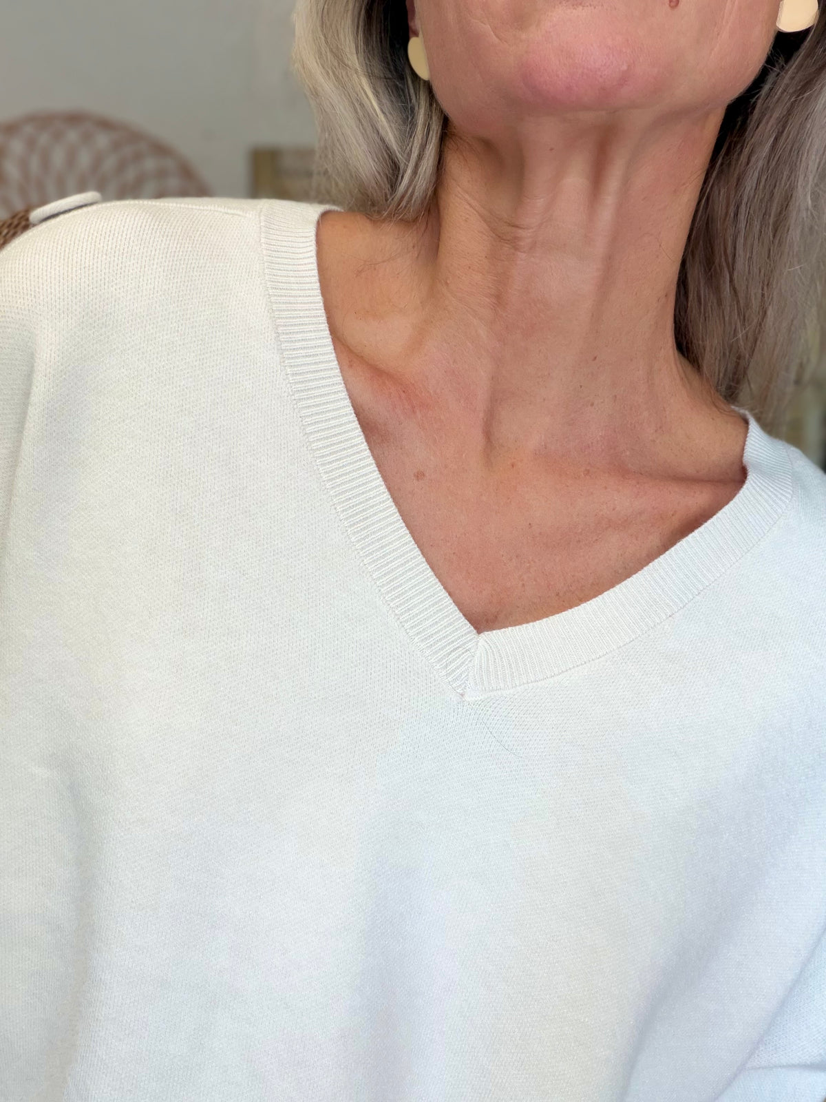 Pull long, col V, ornements boutons CHIARA Écru