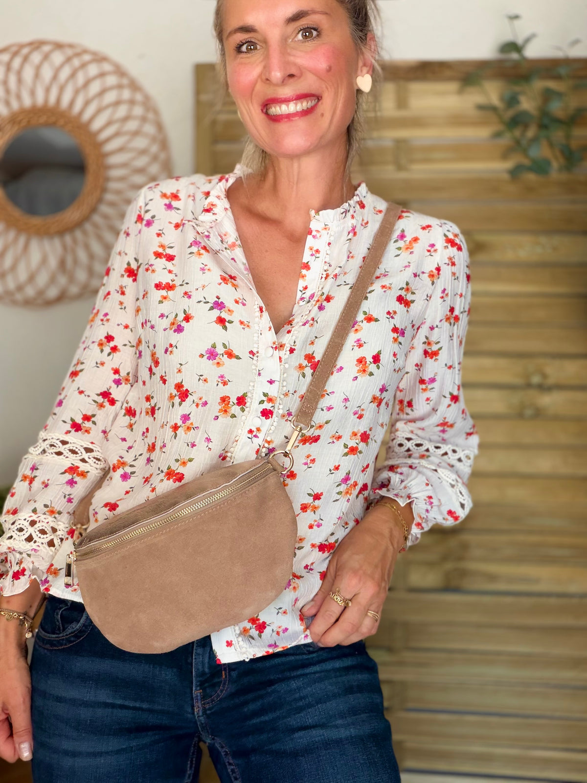 Sac banane M bi-matière en cuir irisé et velours 24cm - POLLY- Taupe/Bronze • FIN DE SÉRIE