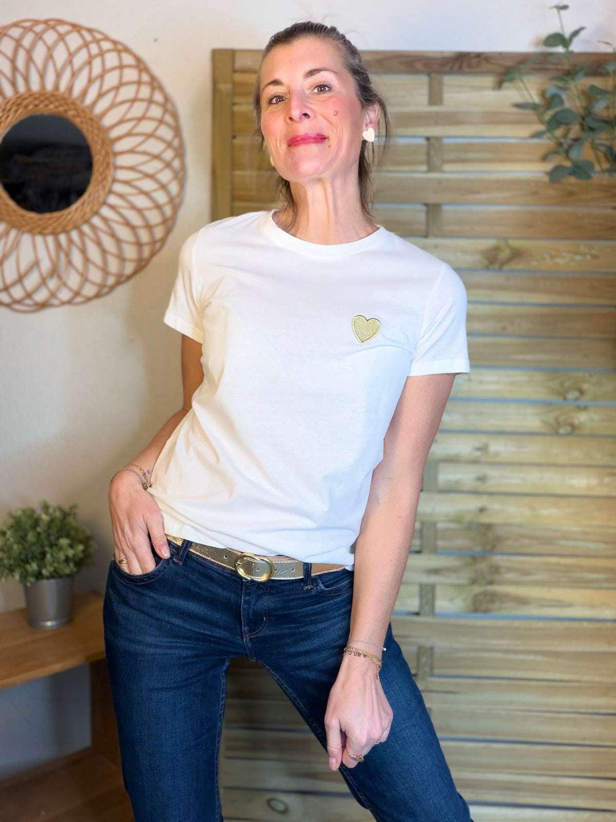 Tee shirt cœur brodé doré 💛 PIA Blanc - FIN DE SÉRIE