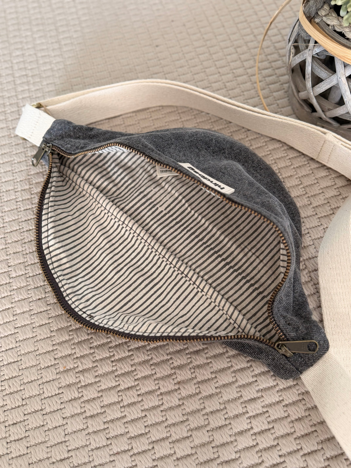 HINDBAG OLIVIA - Sac banane Denim gris foncé