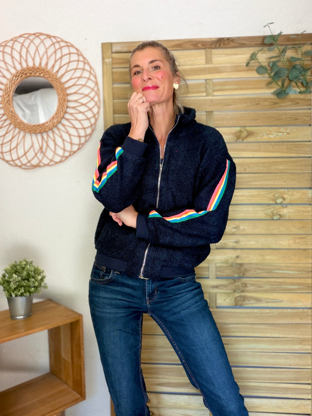 Veste Sherpa zippée bandes Arc-en-ciel CORALIE Bleu marine 🌈