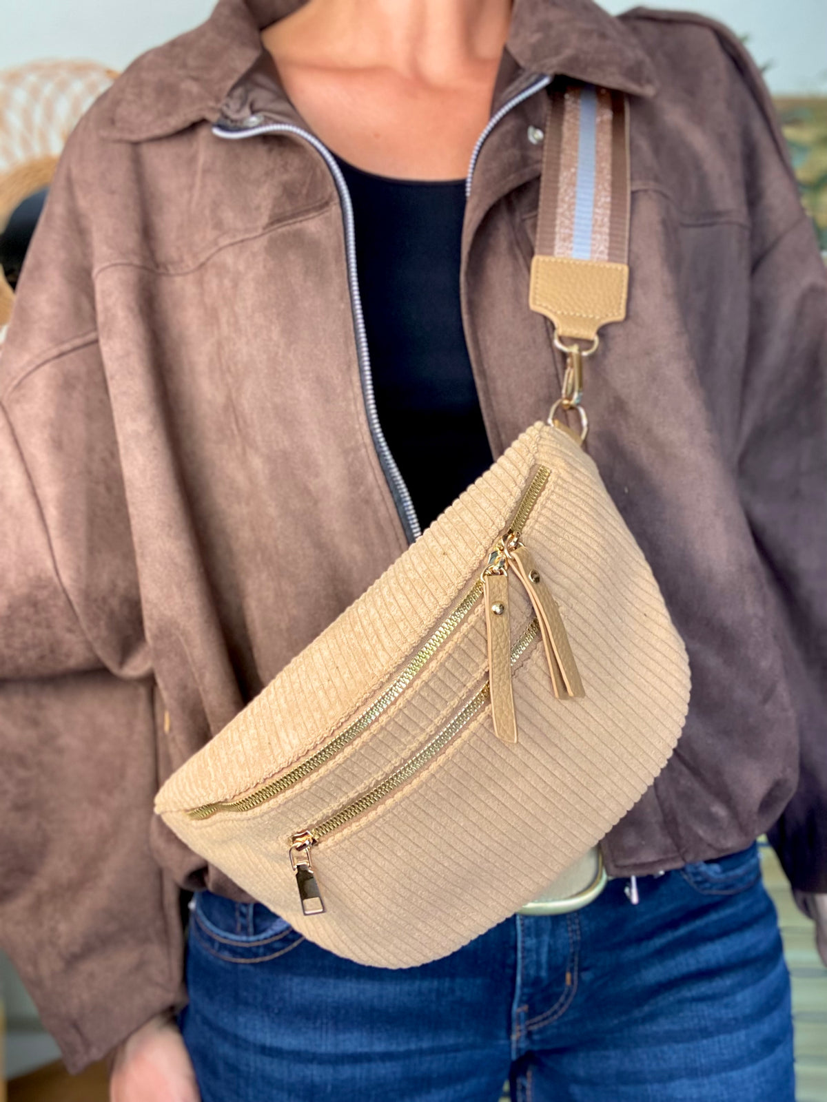 Sac banane L en velours côtelé 2 zips et sangle fantaisie - ASHLY - Camel clair • FIN DE SÉRIE