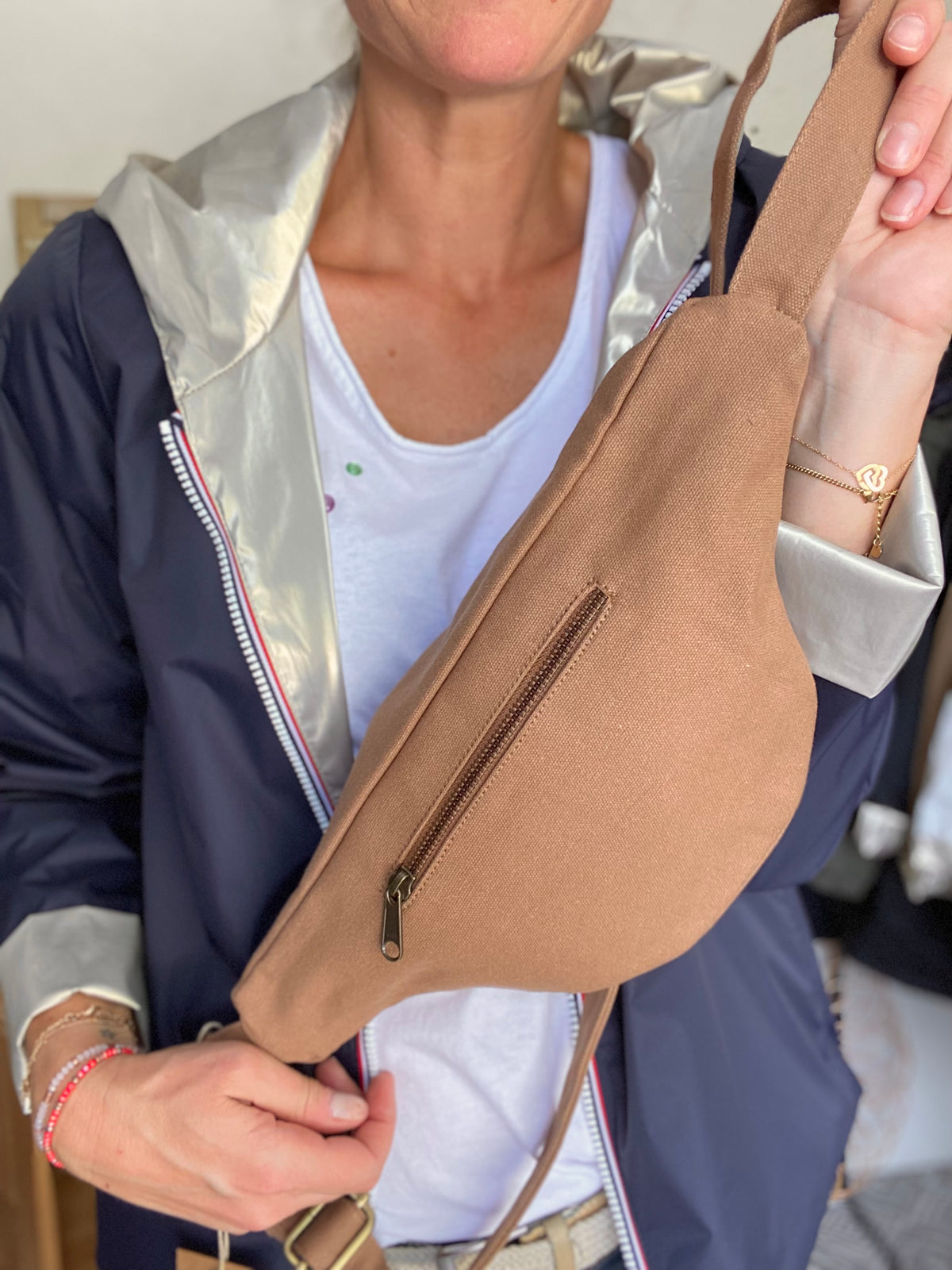 HINDBAG SASHA - Sac banane Cannelle