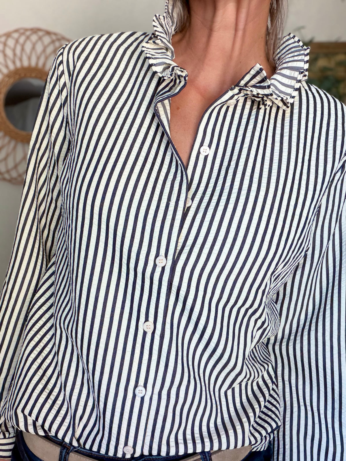 Chemise fluide rayée bleu marine gaufré col victorien CÉLINE