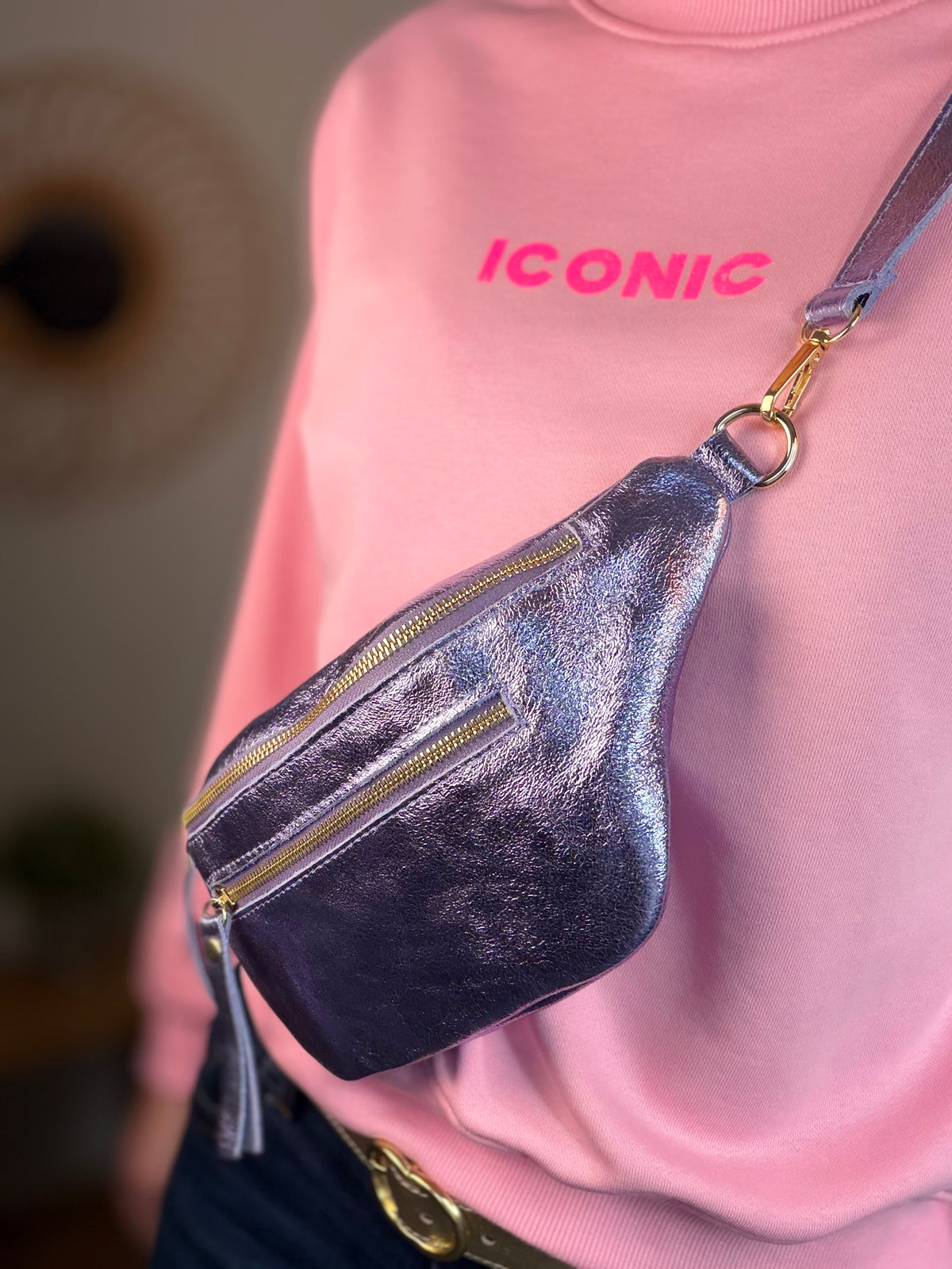 Sac banane en cuir irisé ERYN - Parme