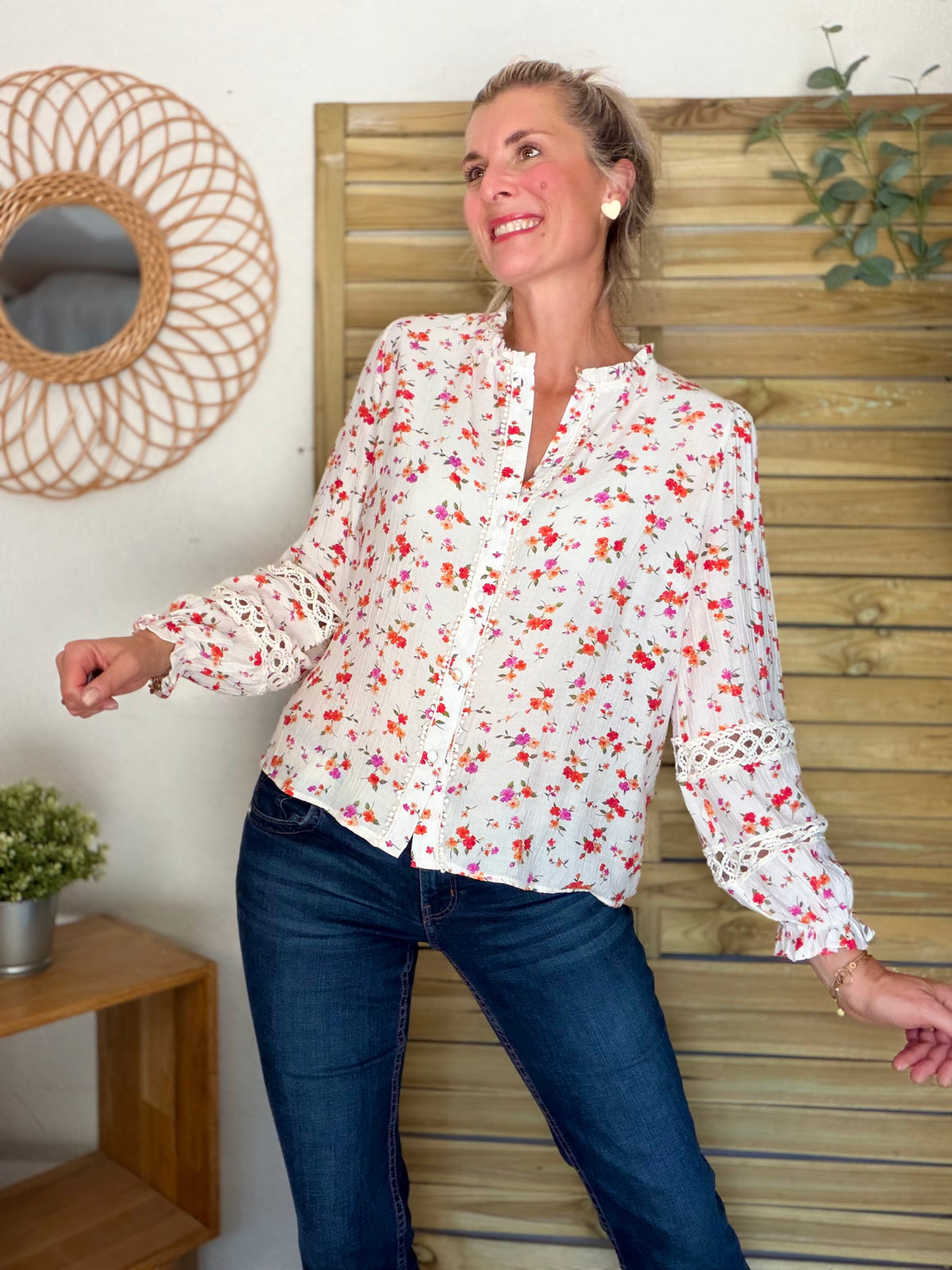 ⚡️ ARRIVAGE - Blouse fleurie corail, manches ajourées SERVANE